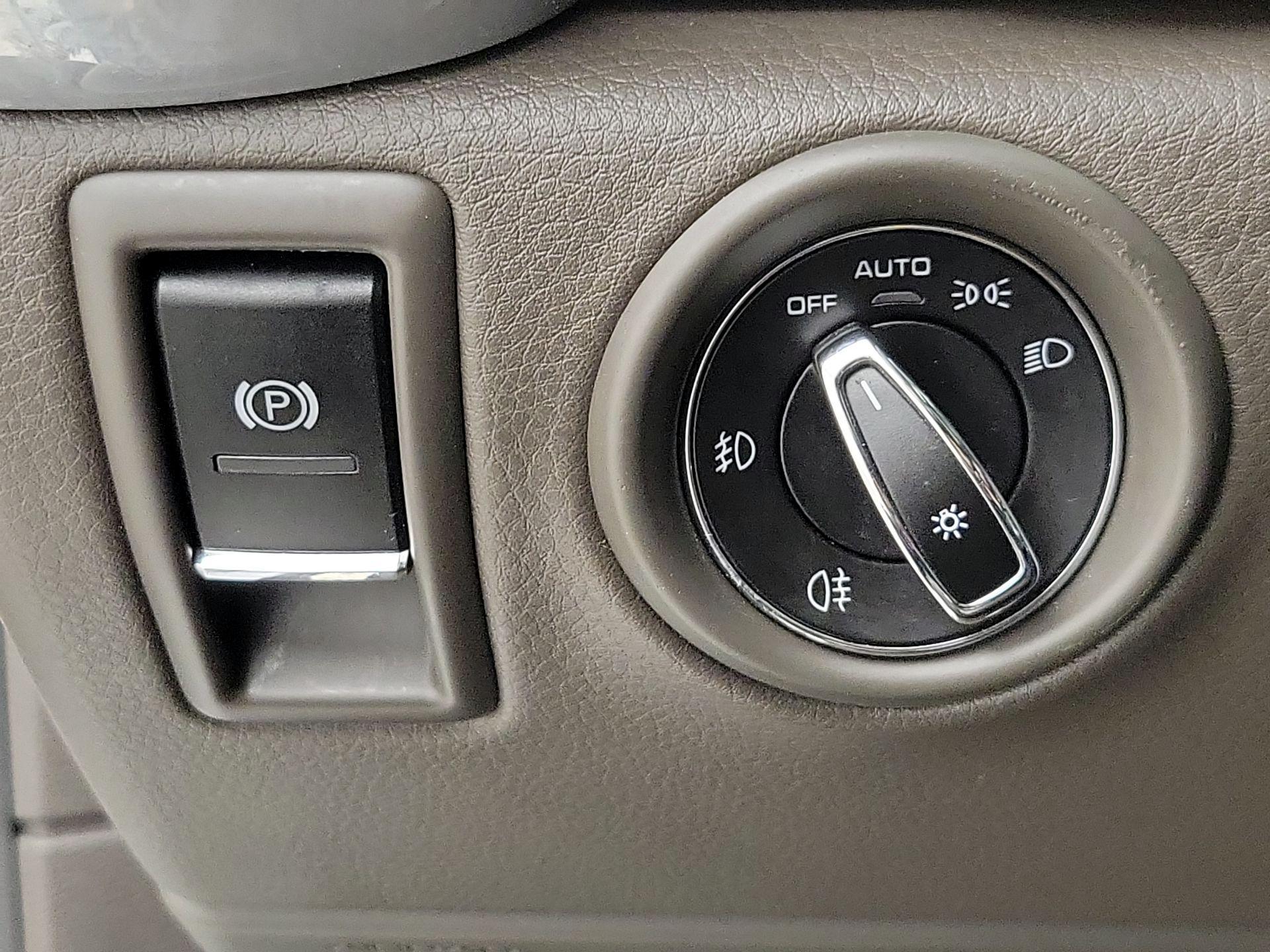 Thumbnail: 2016 Porsche Cayenne - 13