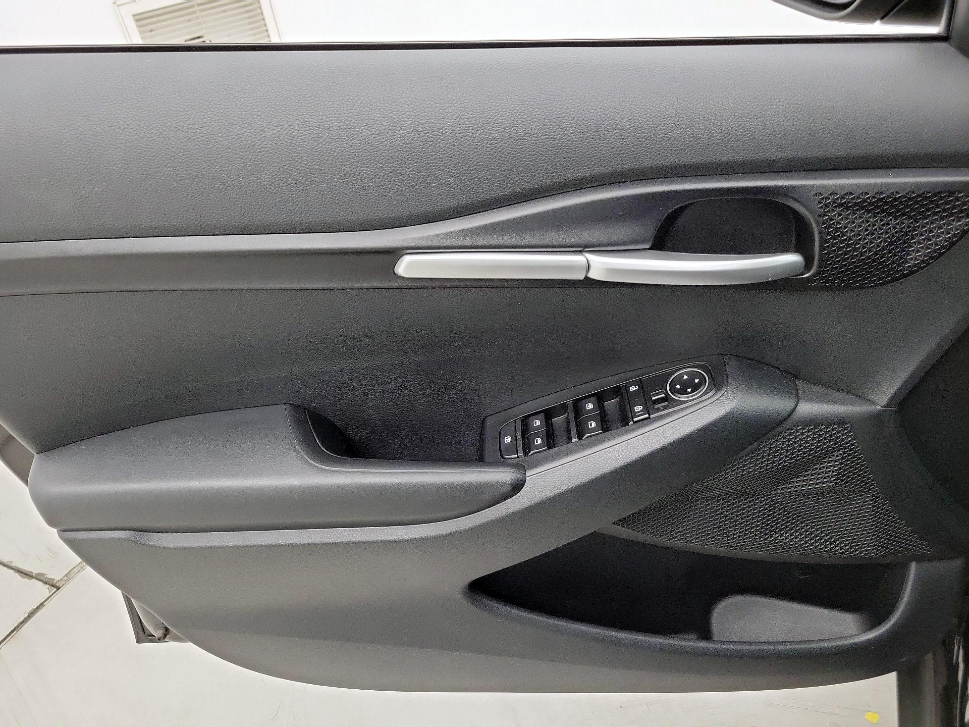 Thumbnail: 2023 Kia Seltos - 12