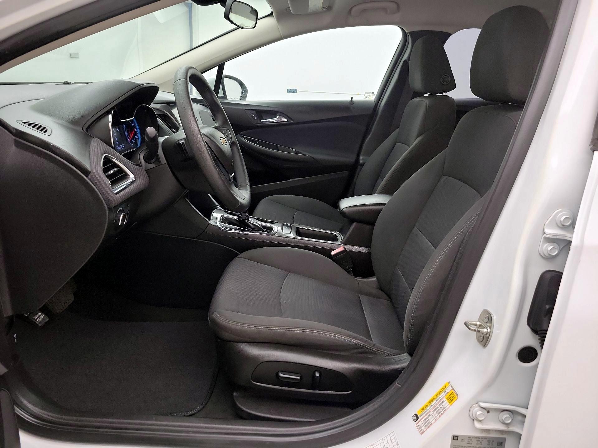 Thumbnail: 2017 Chevrolet Cruze - 11