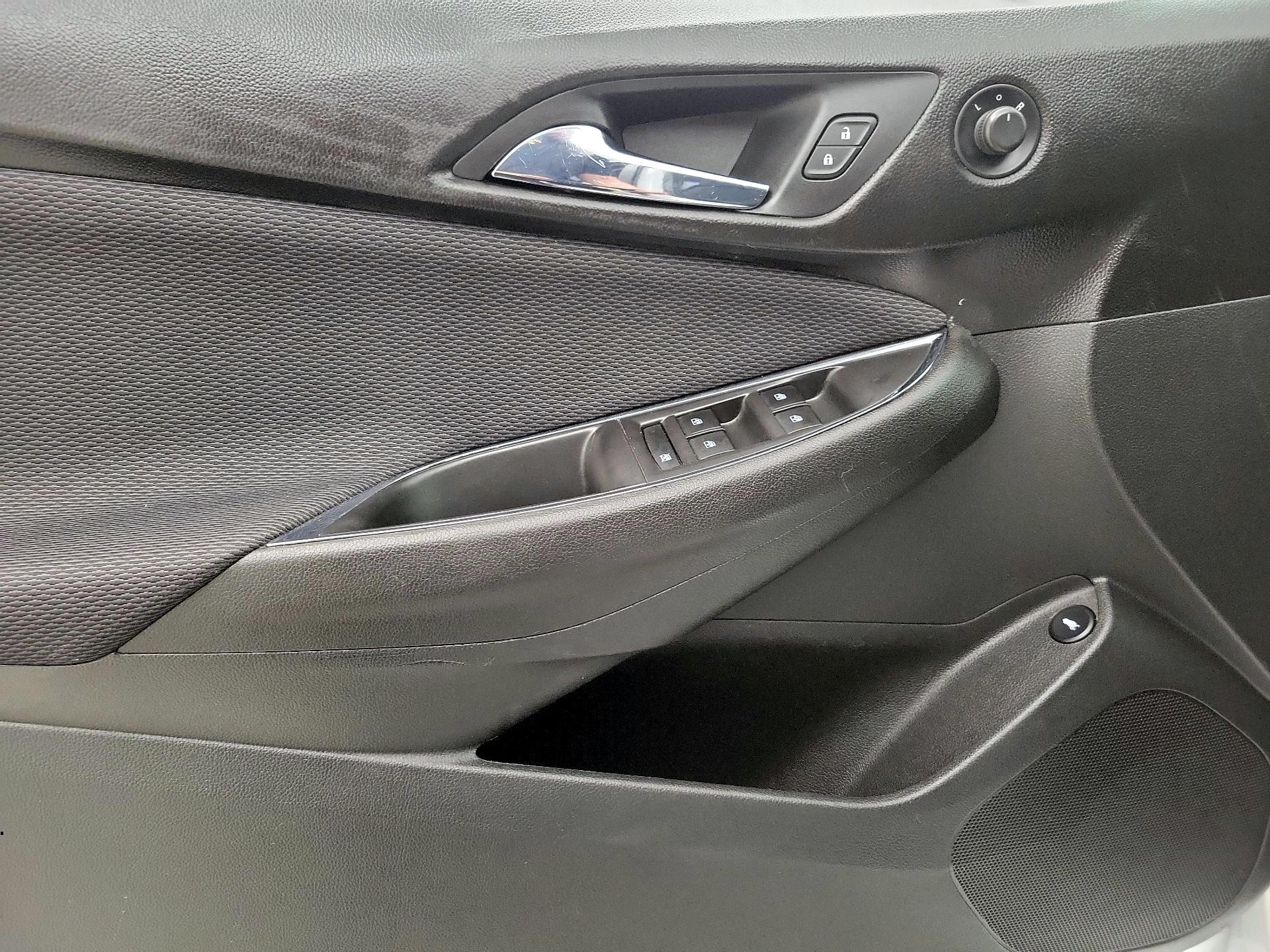 Thumbnail: 2017 Chevrolet Cruze - 12