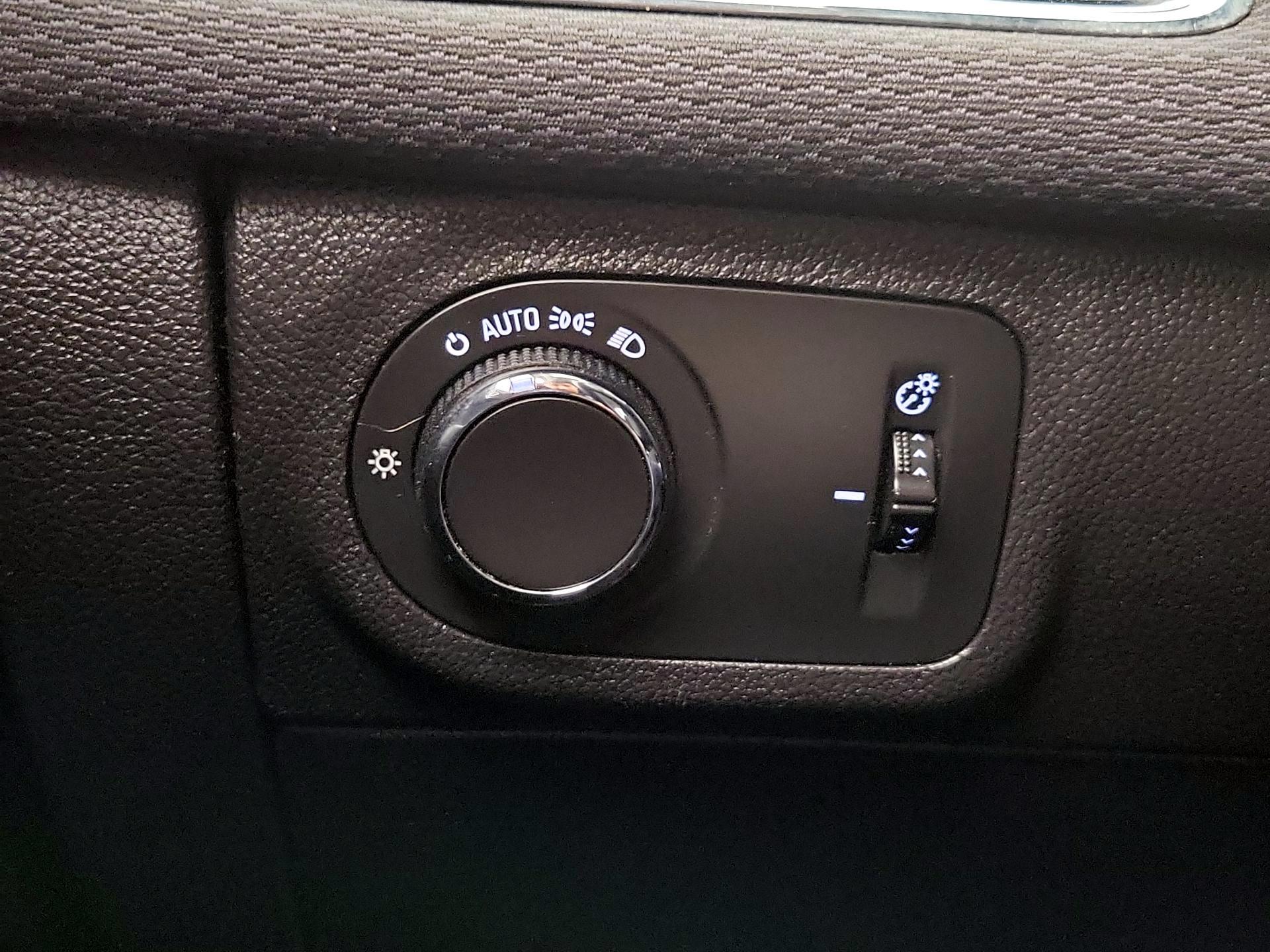 Thumbnail: 2017 Chevrolet Cruze - 13