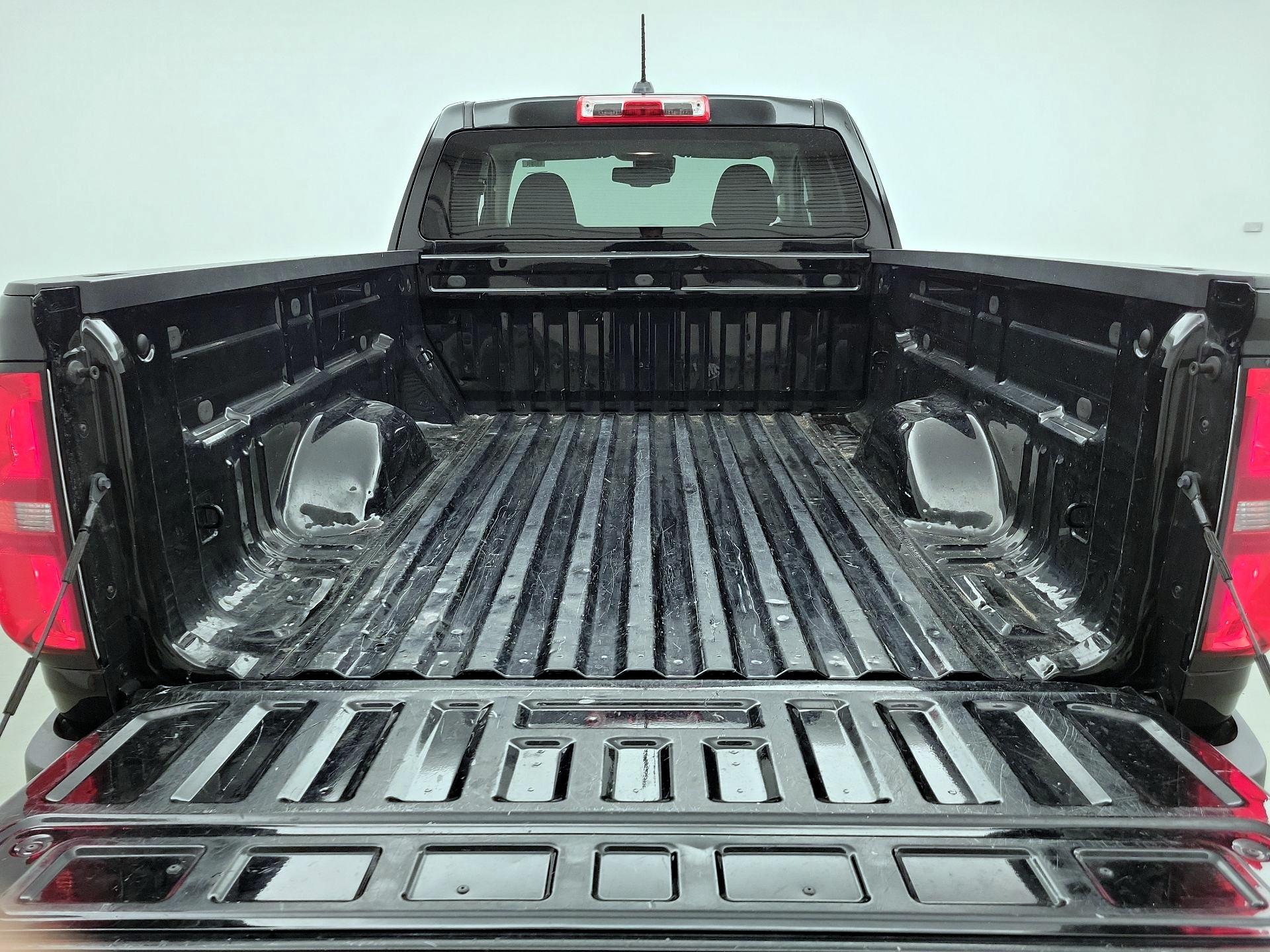 Thumbnail: 2022 Chevrolet Colorado - 19