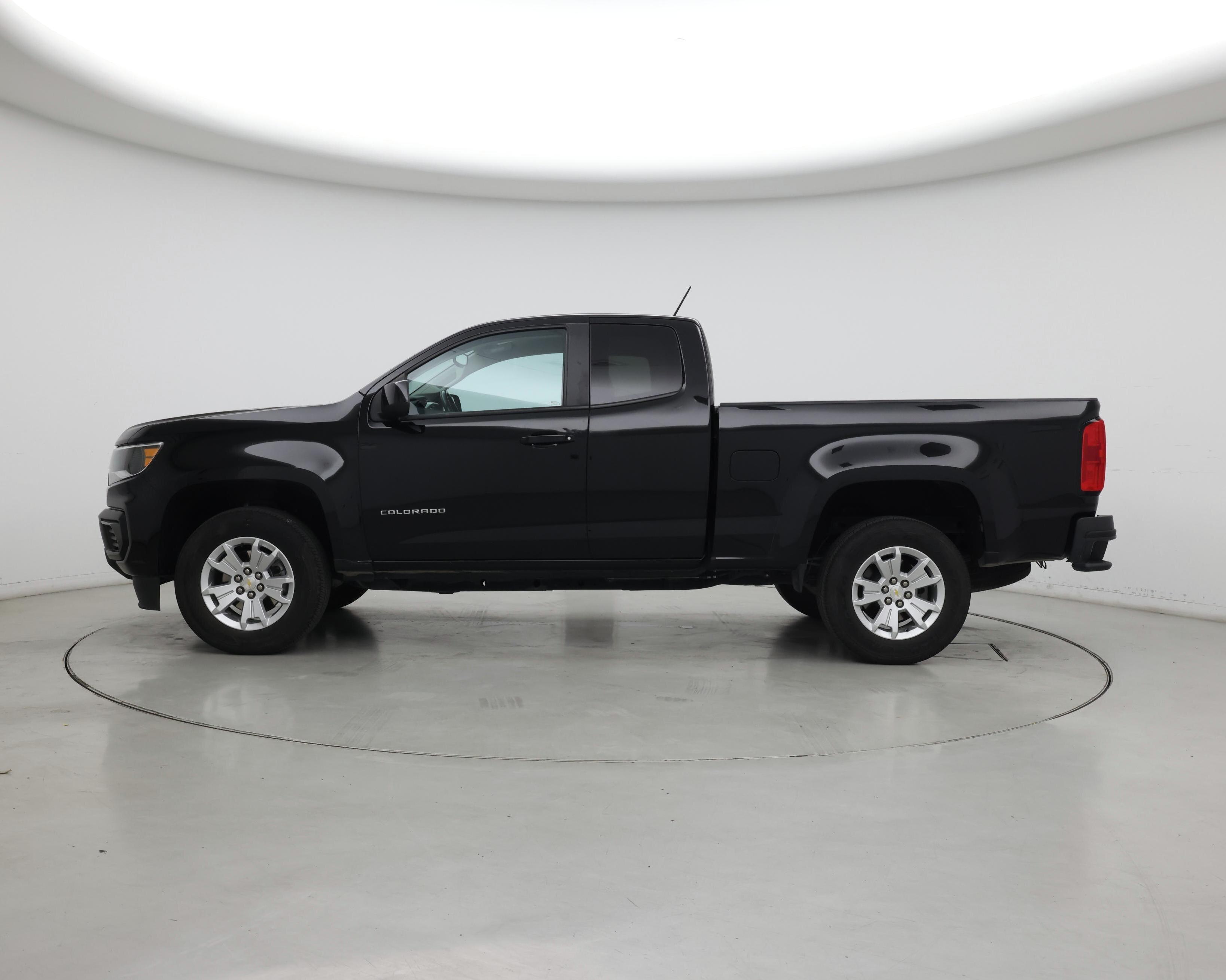 Thumbnail: 2022 Chevrolet Colorado - 3