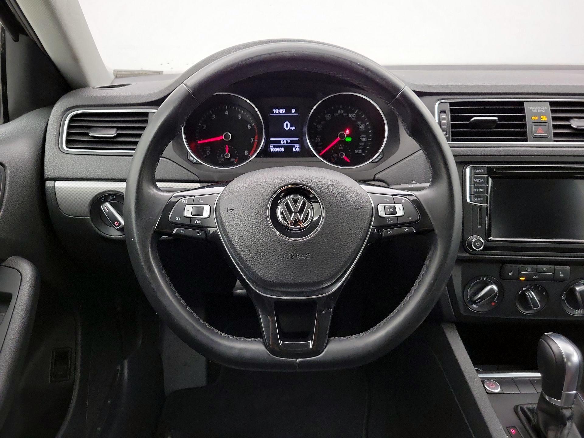 Thumbnail: 2017 Volkswagen Jetta - 10