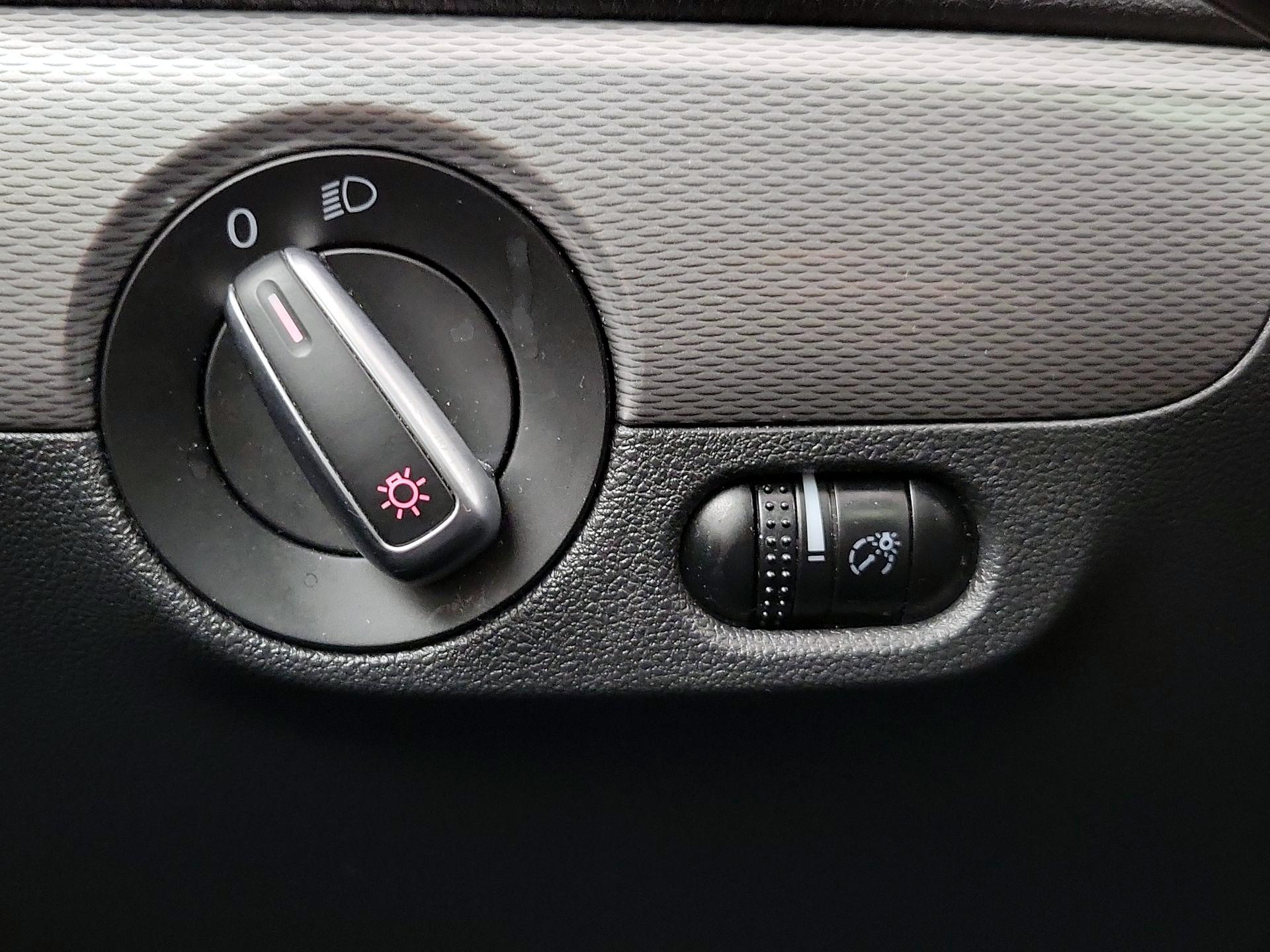 Thumbnail: 2017 Volkswagen Jetta - 13