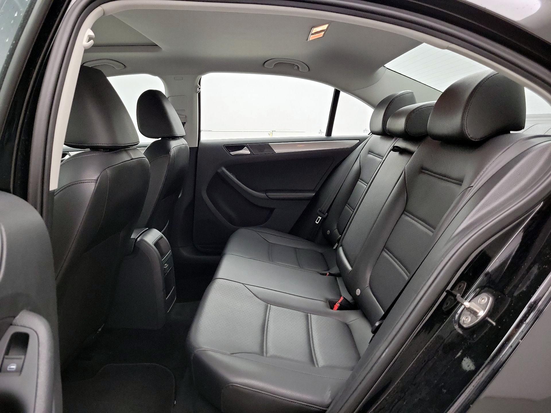 Thumbnail: 2017 Volkswagen Jetta - 20