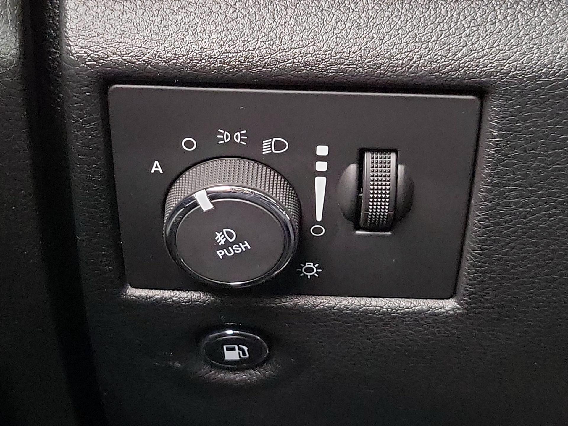 Thumbnail: 2016 Jeep Grand Cherokee - 13