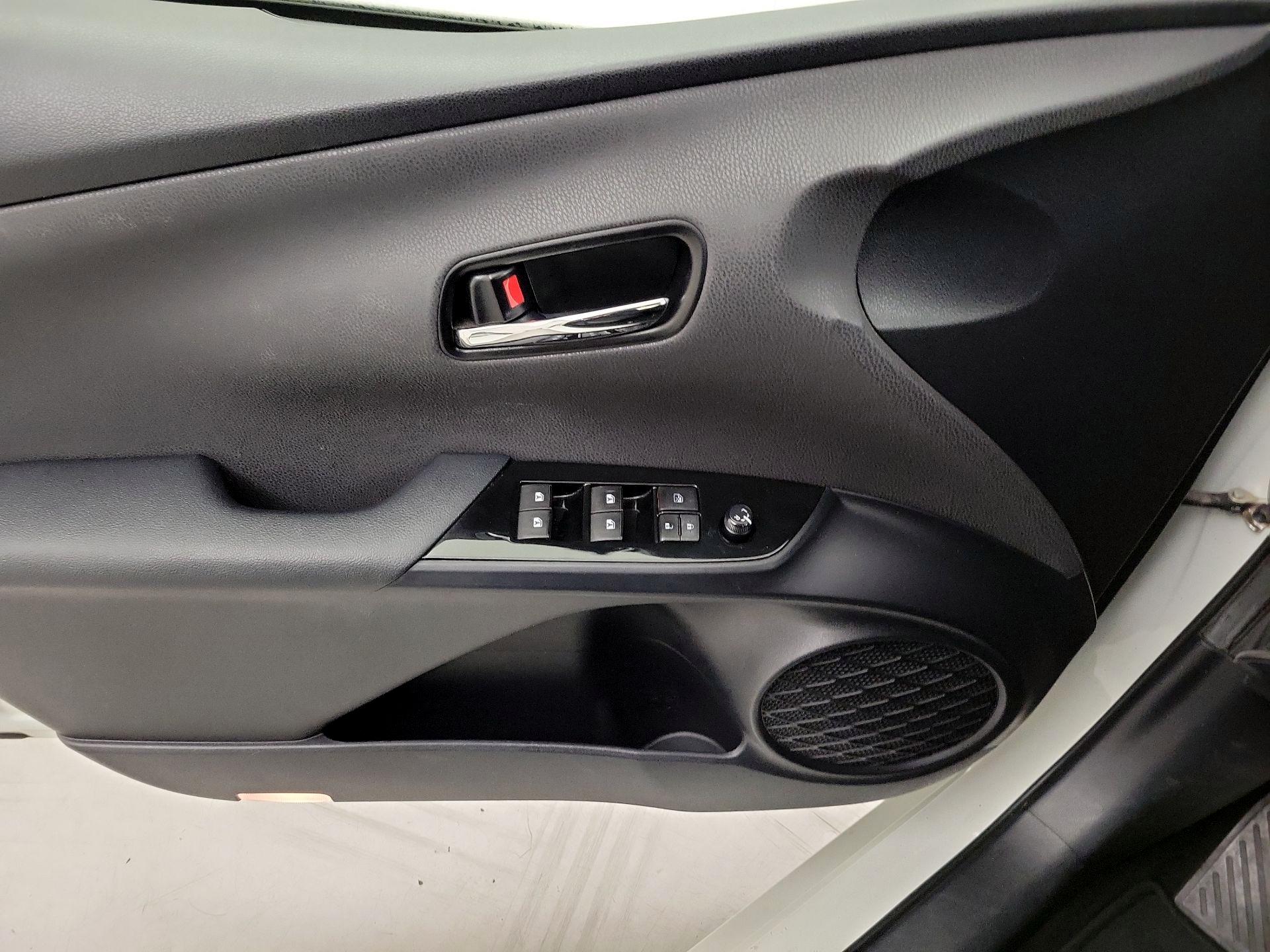 Thumbnail: 2016 Toyota Prius - 12