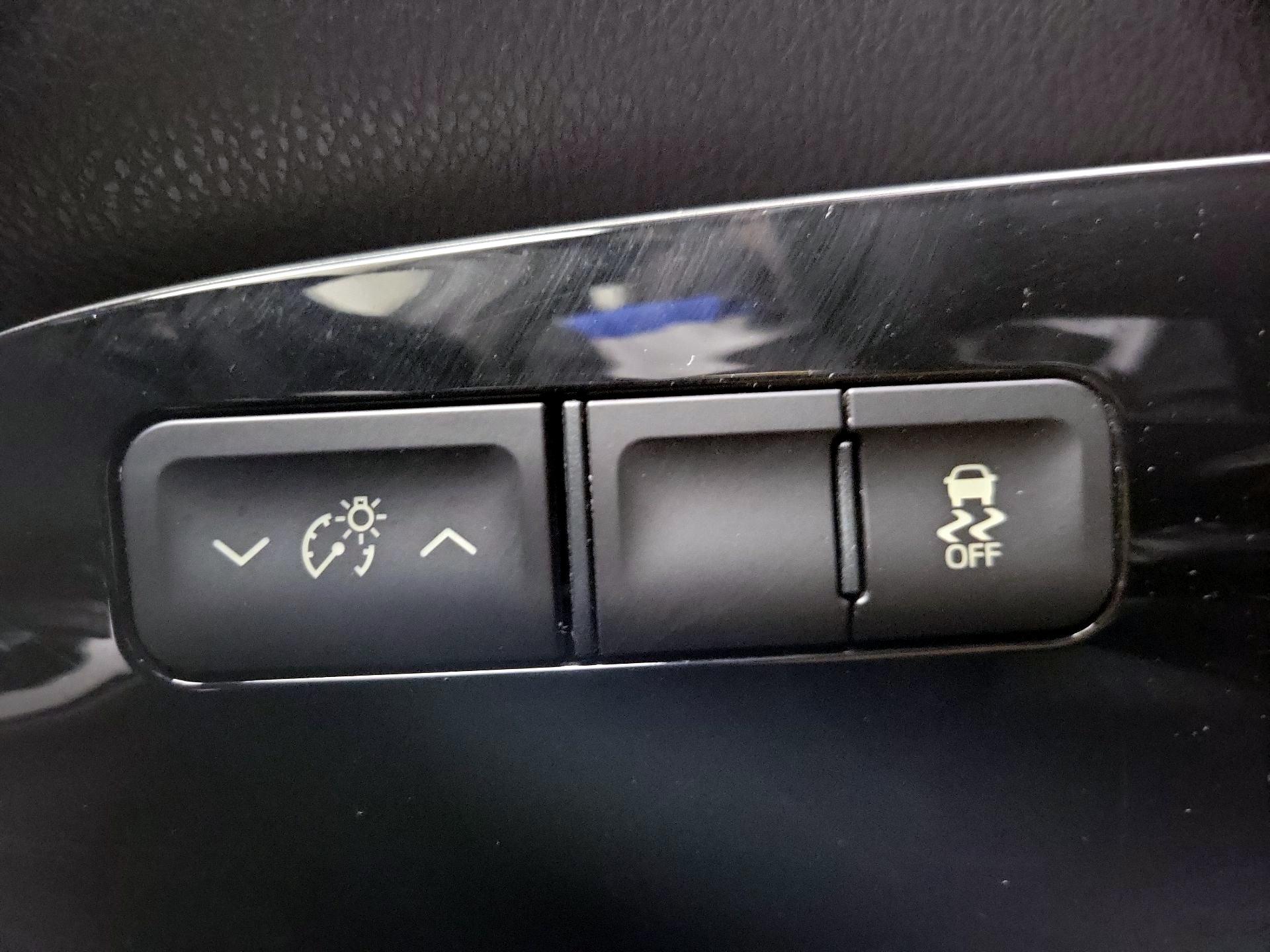 Thumbnail: 2016 Toyota Prius - 13