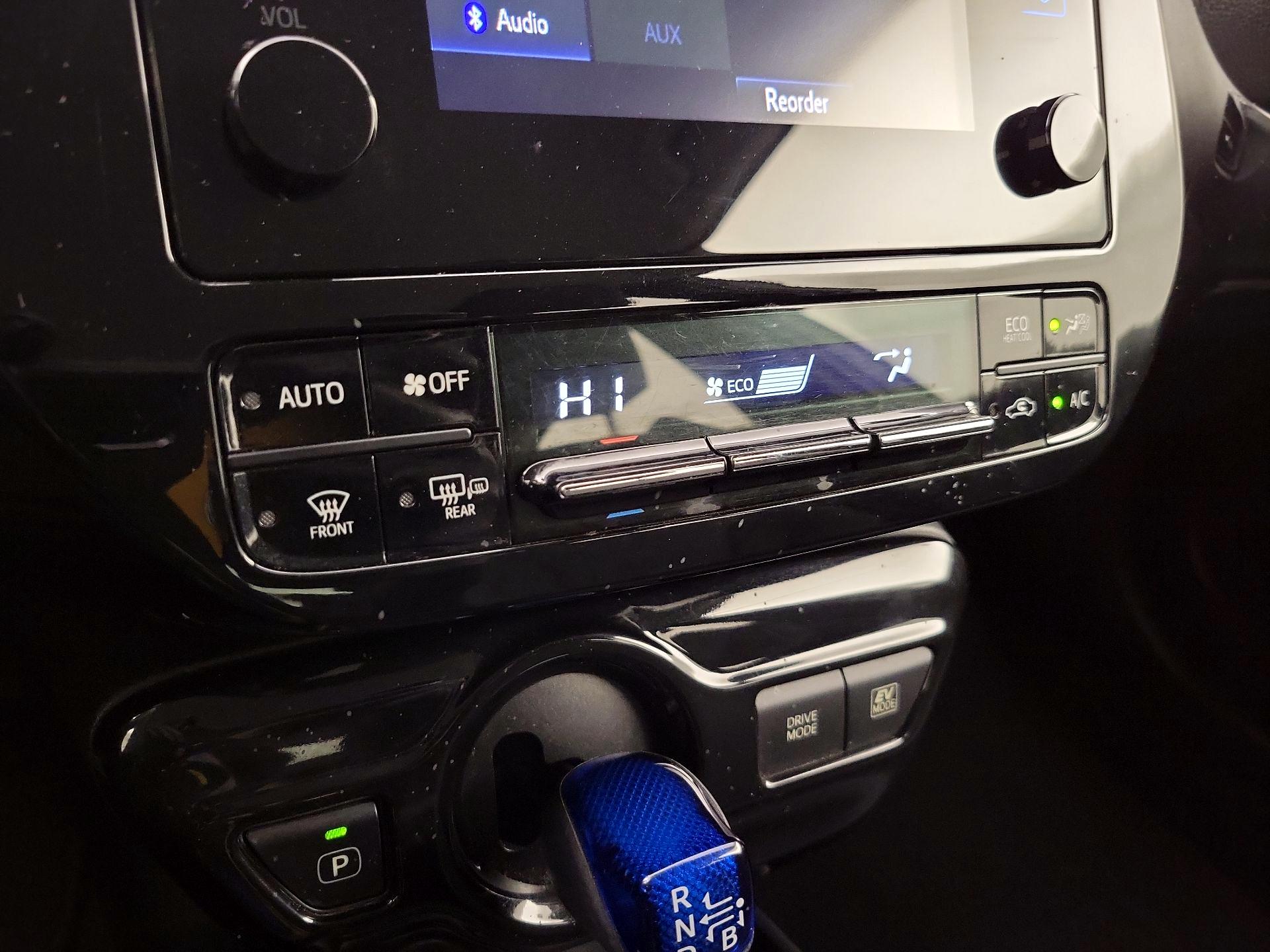 Thumbnail: 2016 Toyota Prius - 16