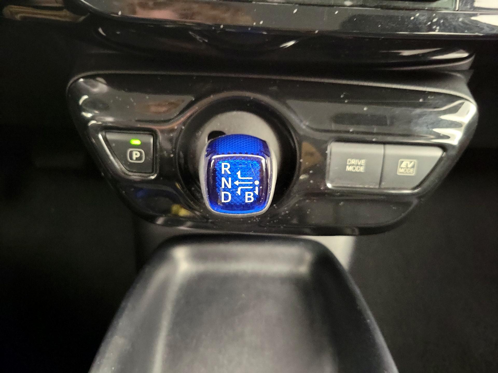 Thumbnail: 2016 Toyota Prius - 17