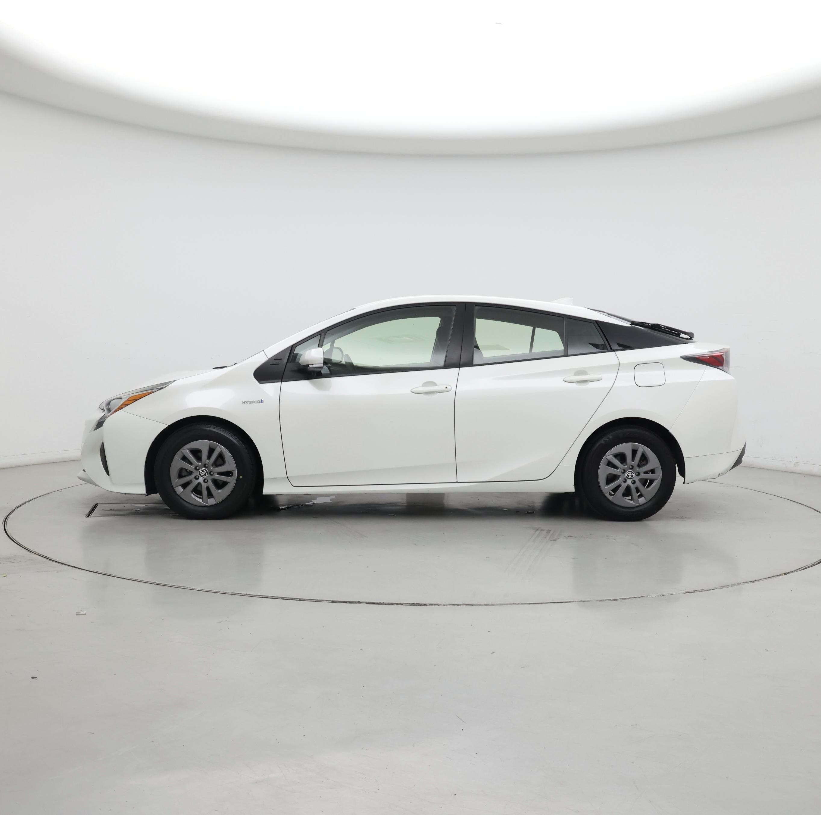 Thumbnail: 2016 Toyota Prius - 3