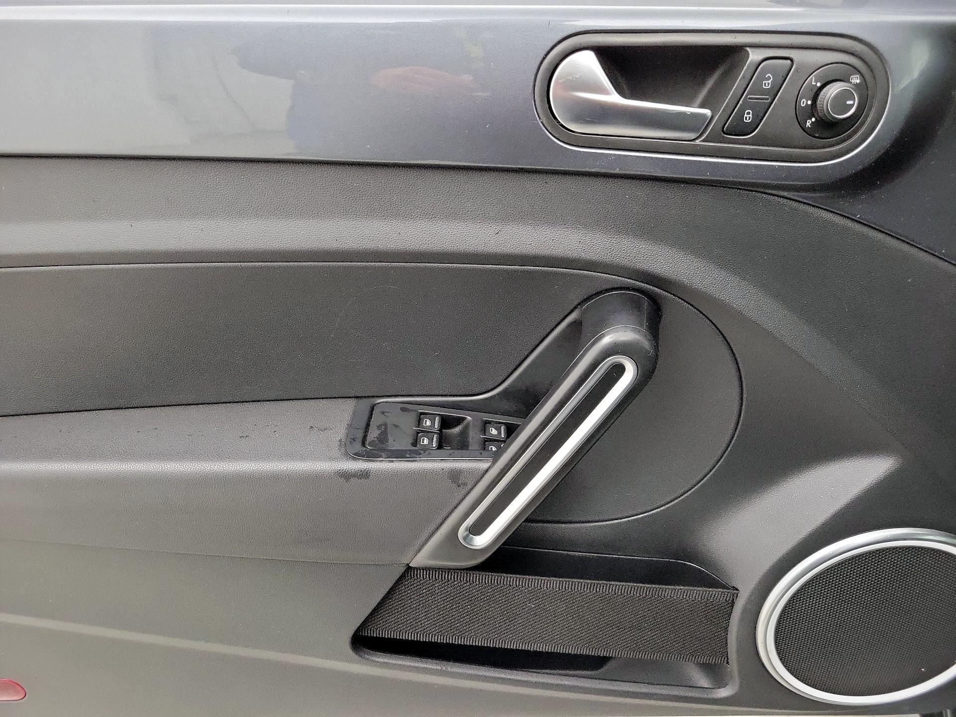 Thumbnail: 2018 Volkswagen Beetle - 12