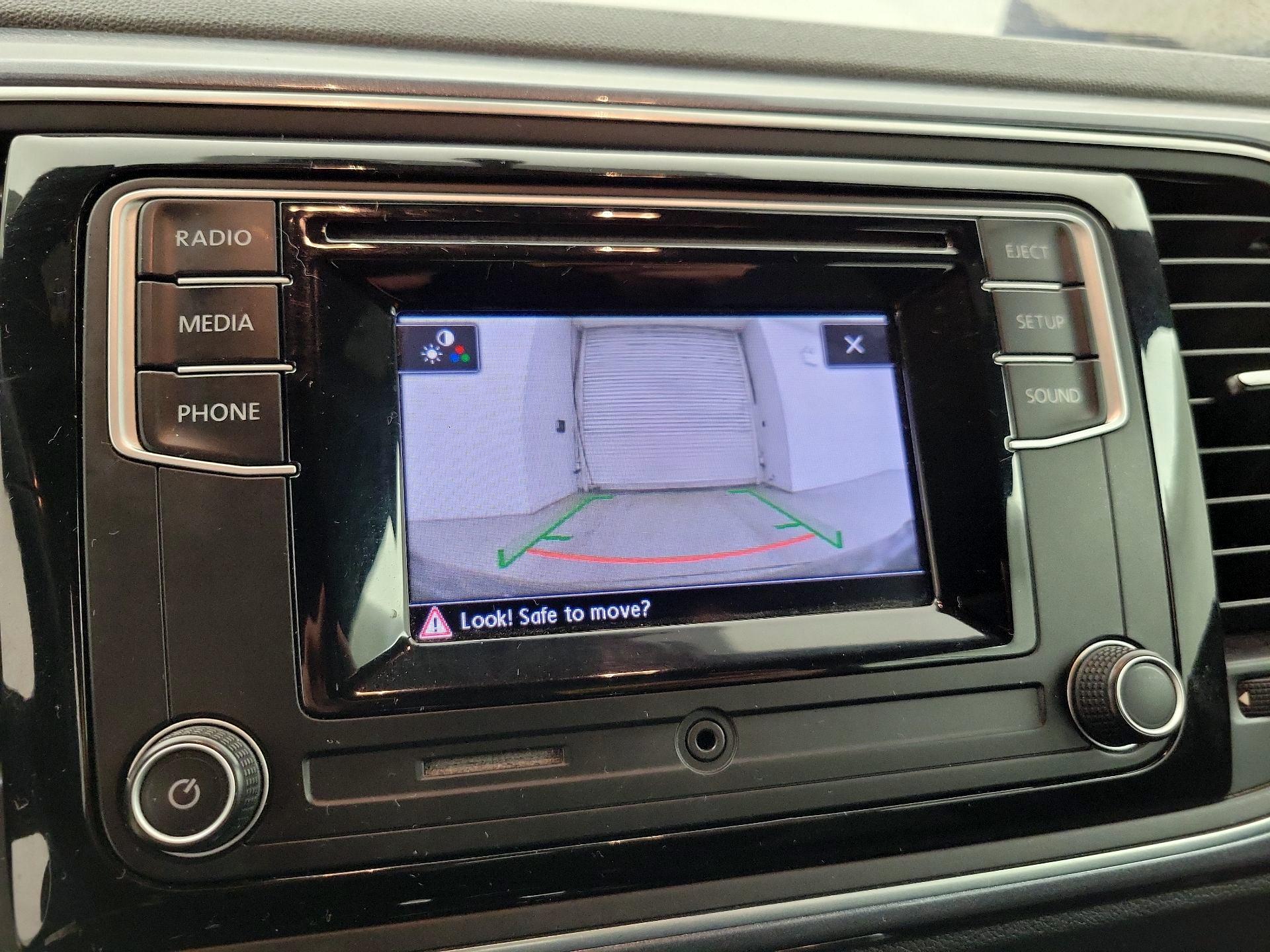 Thumbnail: 2018 Volkswagen Beetle - 14