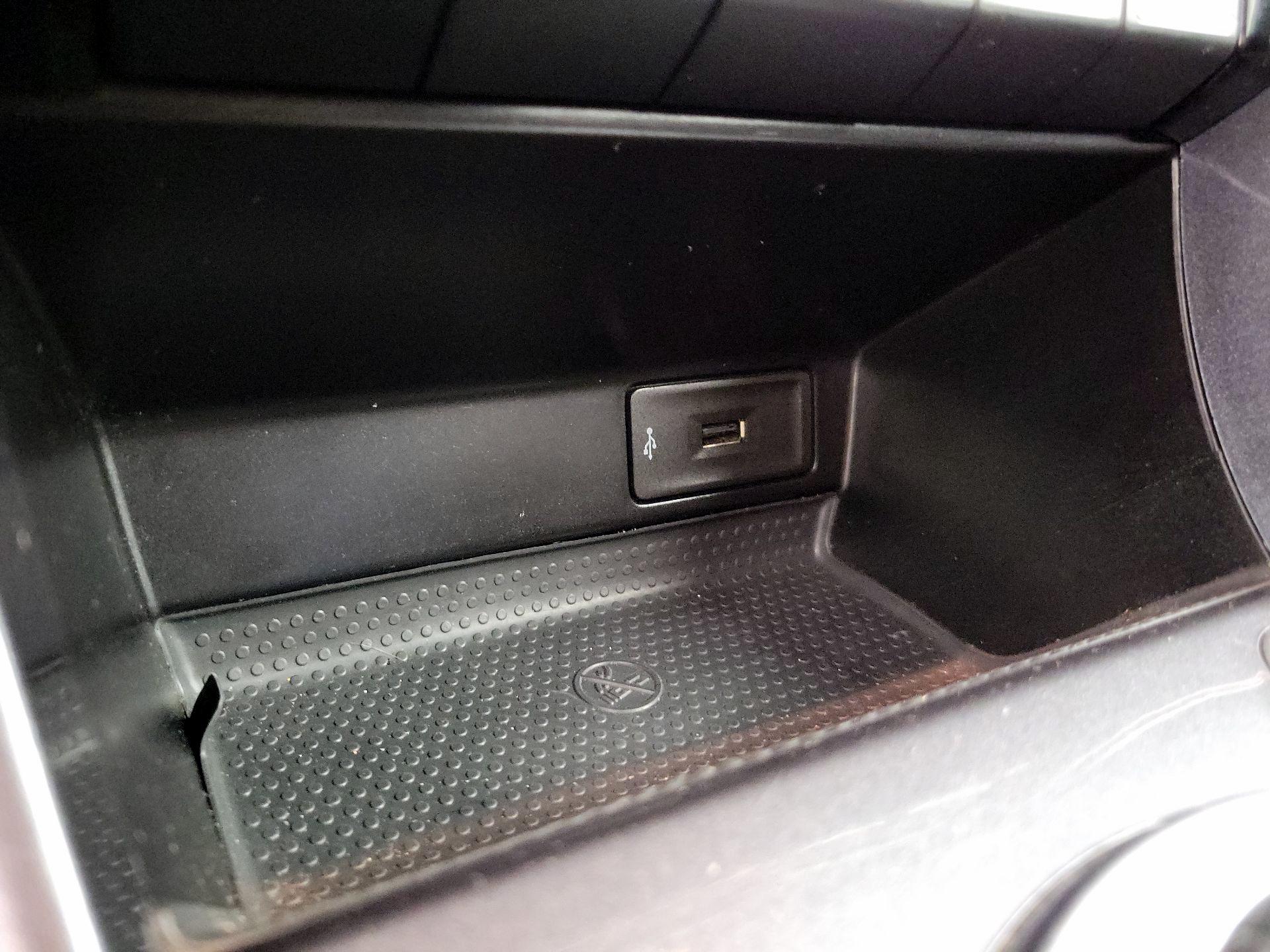 Thumbnail: 2018 Volkswagen Beetle - 18