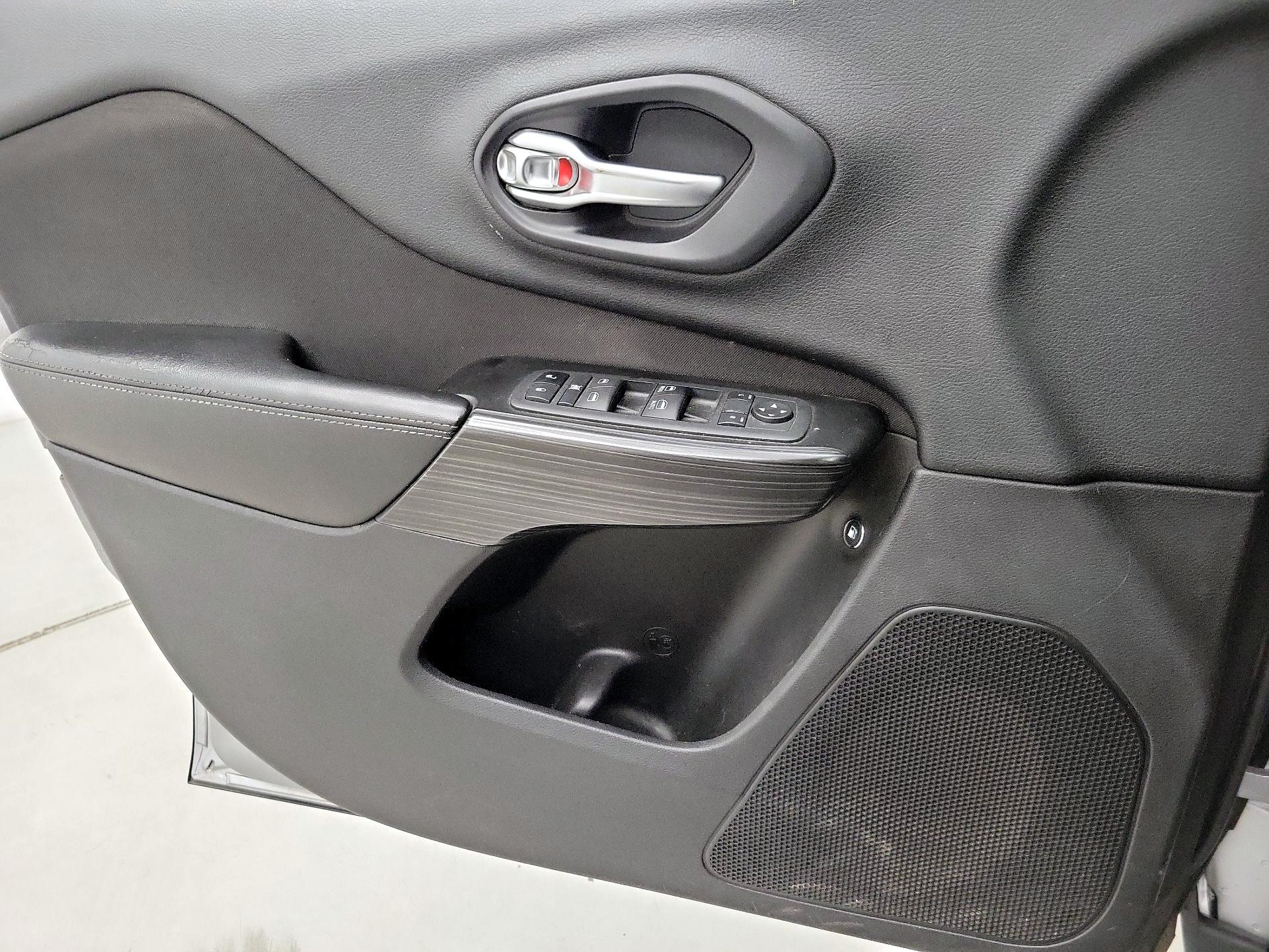 Thumbnail: 2014 Jeep Cherokee - 12