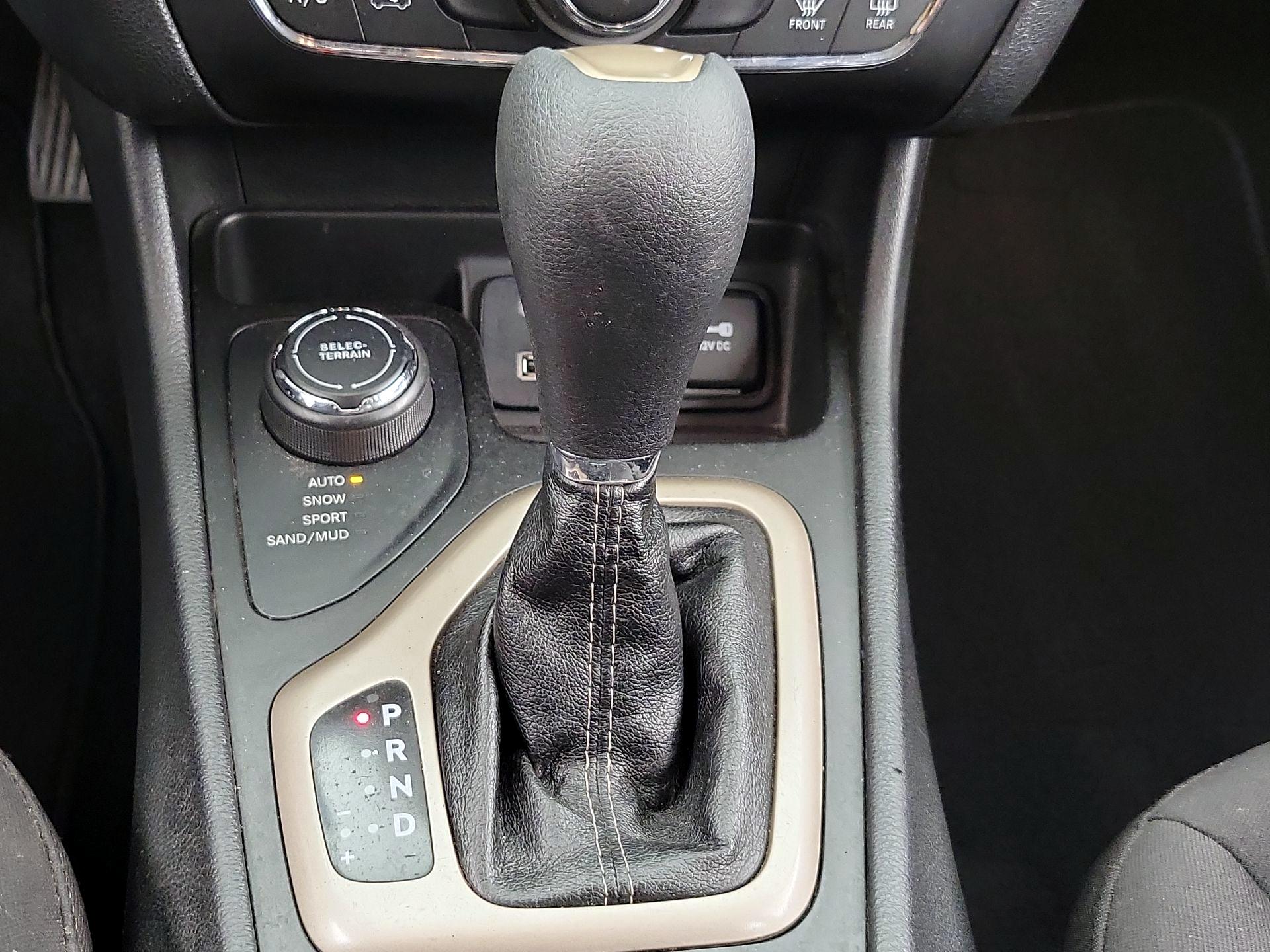 Thumbnail: 2014 Jeep Cherokee - 16