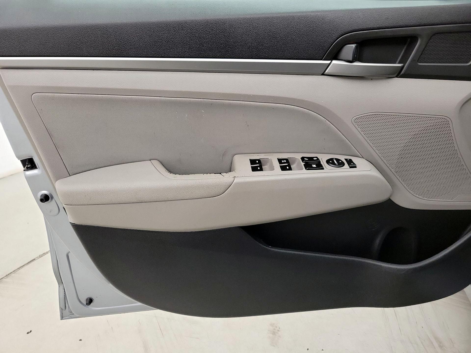 Thumbnail: 2017 Hyundai Elantra - 12