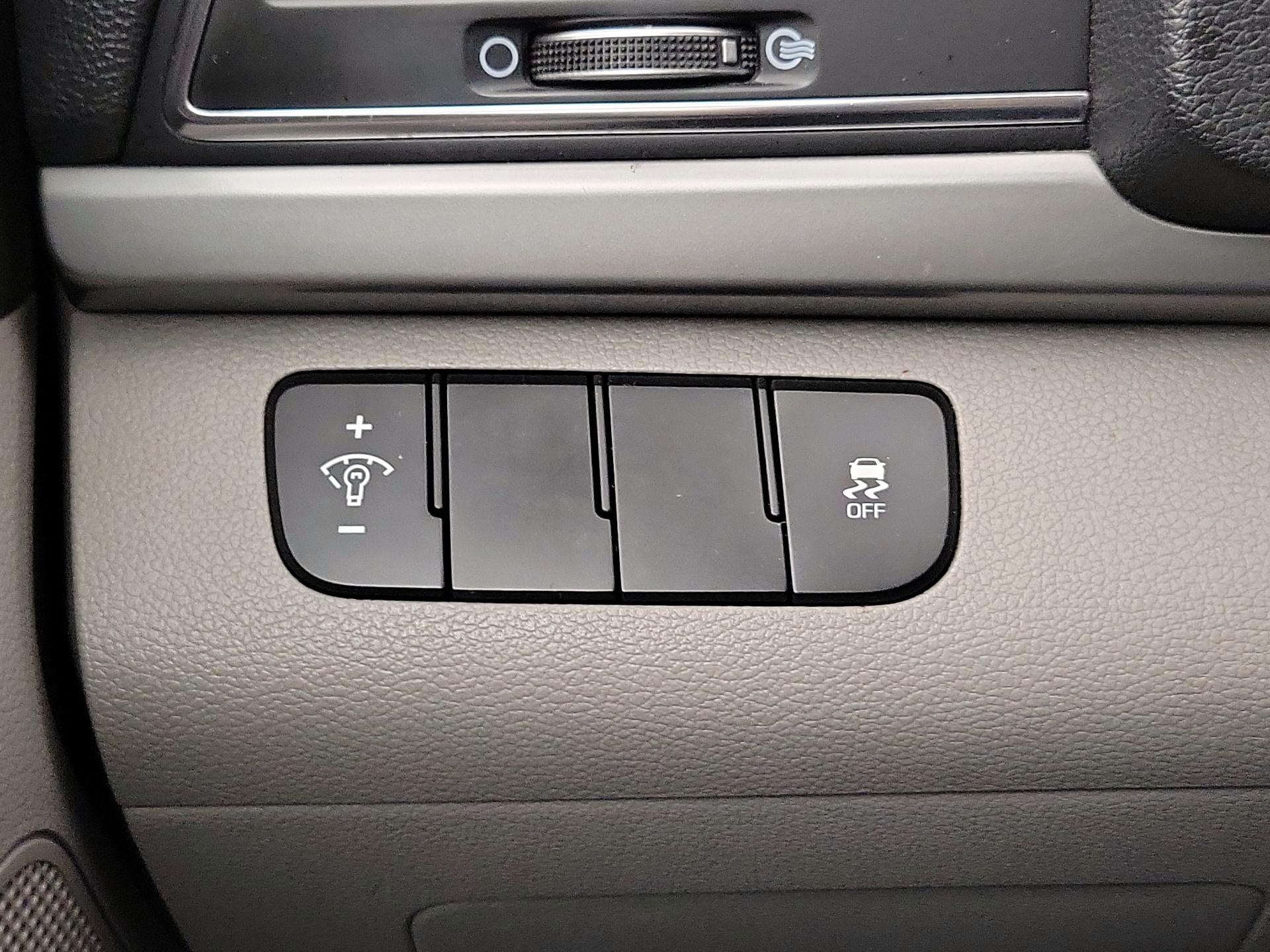 Thumbnail: 2017 Hyundai Elantra - 13