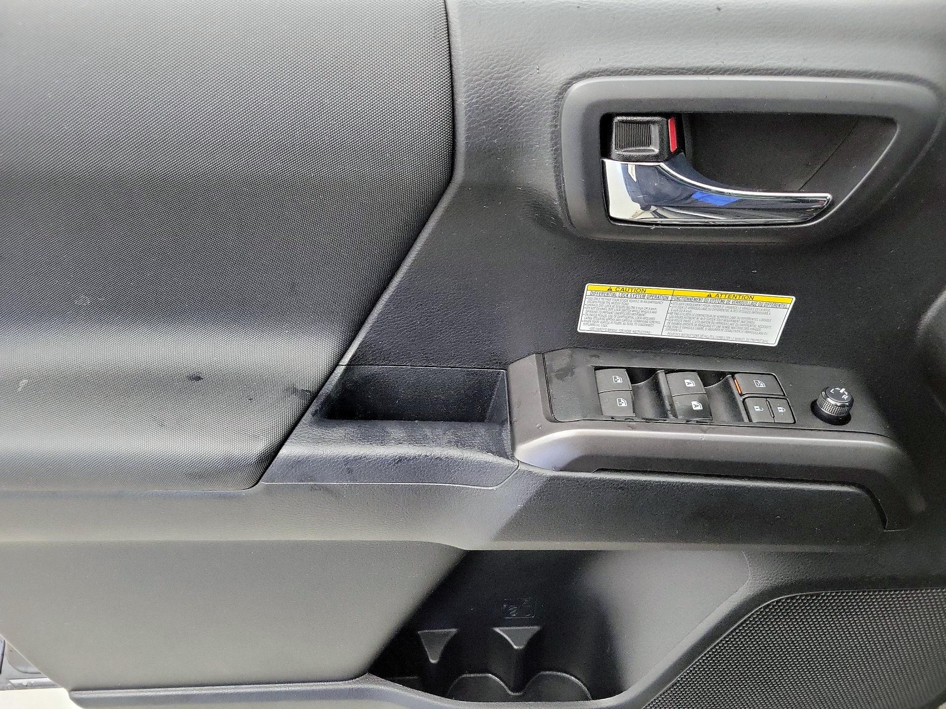 Thumbnail: 2020 Toyota Tacoma - 12