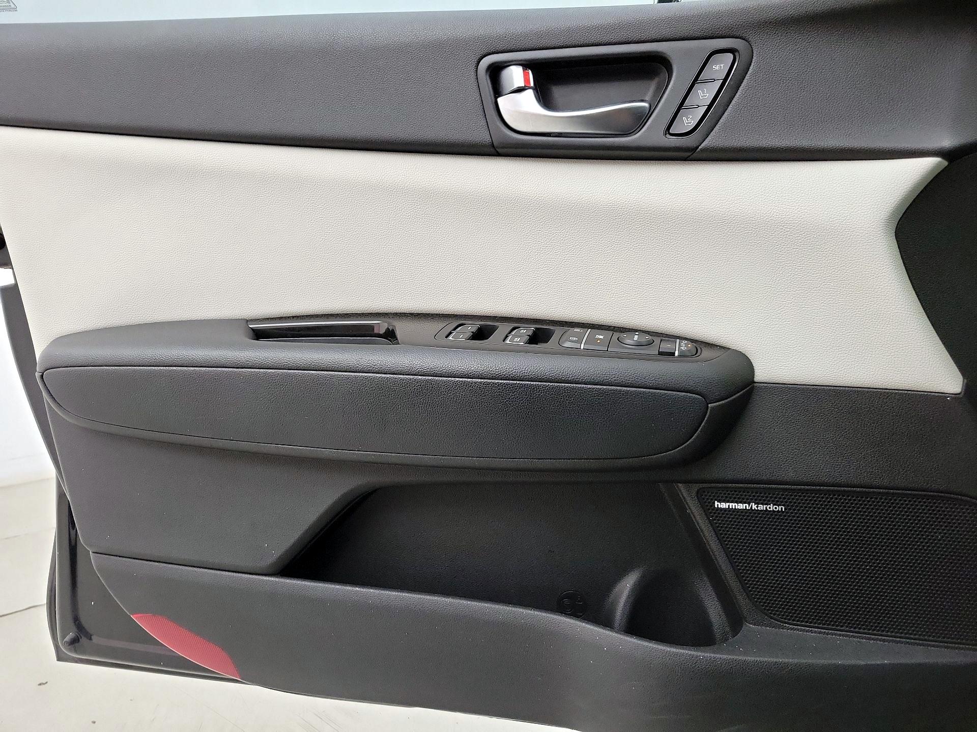 Thumbnail: 2017 Kia Optima - 12