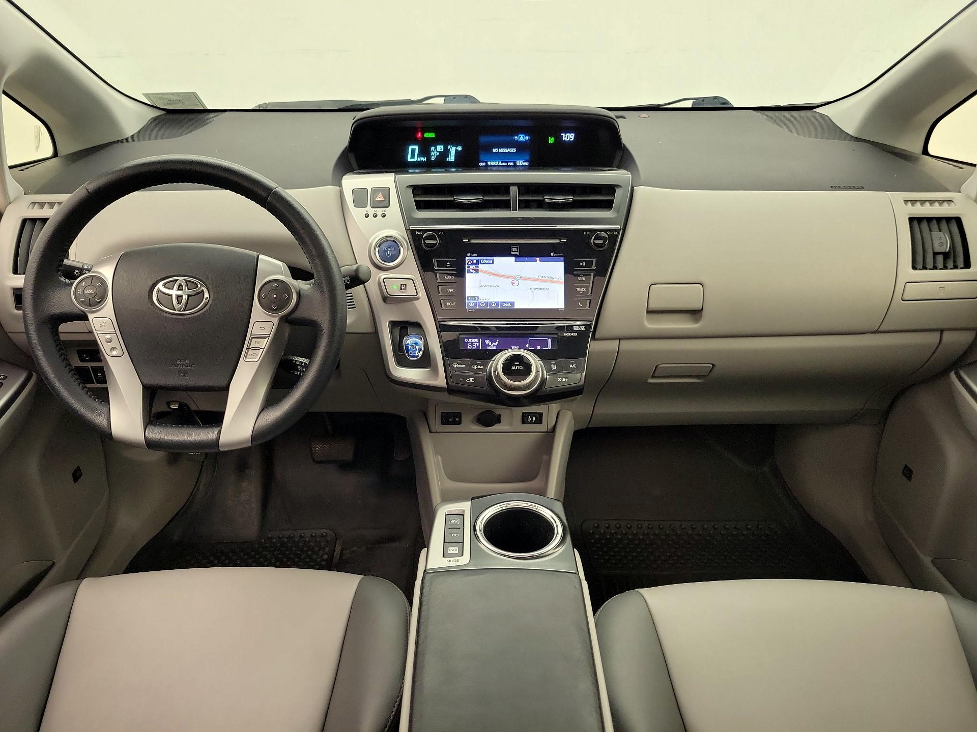 Thumbnail: 2017 Toyota Prius v - 9