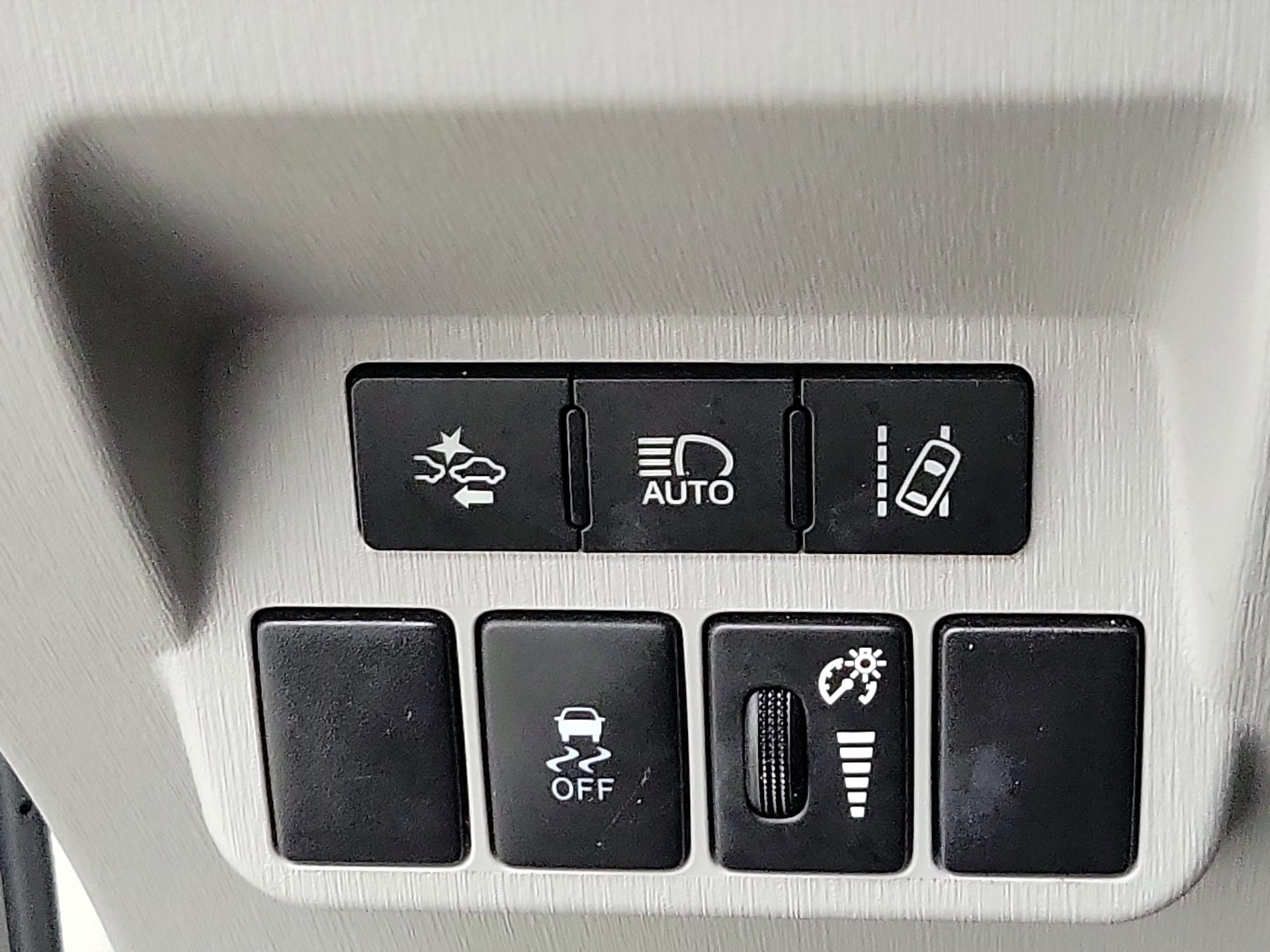 Thumbnail: 2017 Toyota Prius v - 13