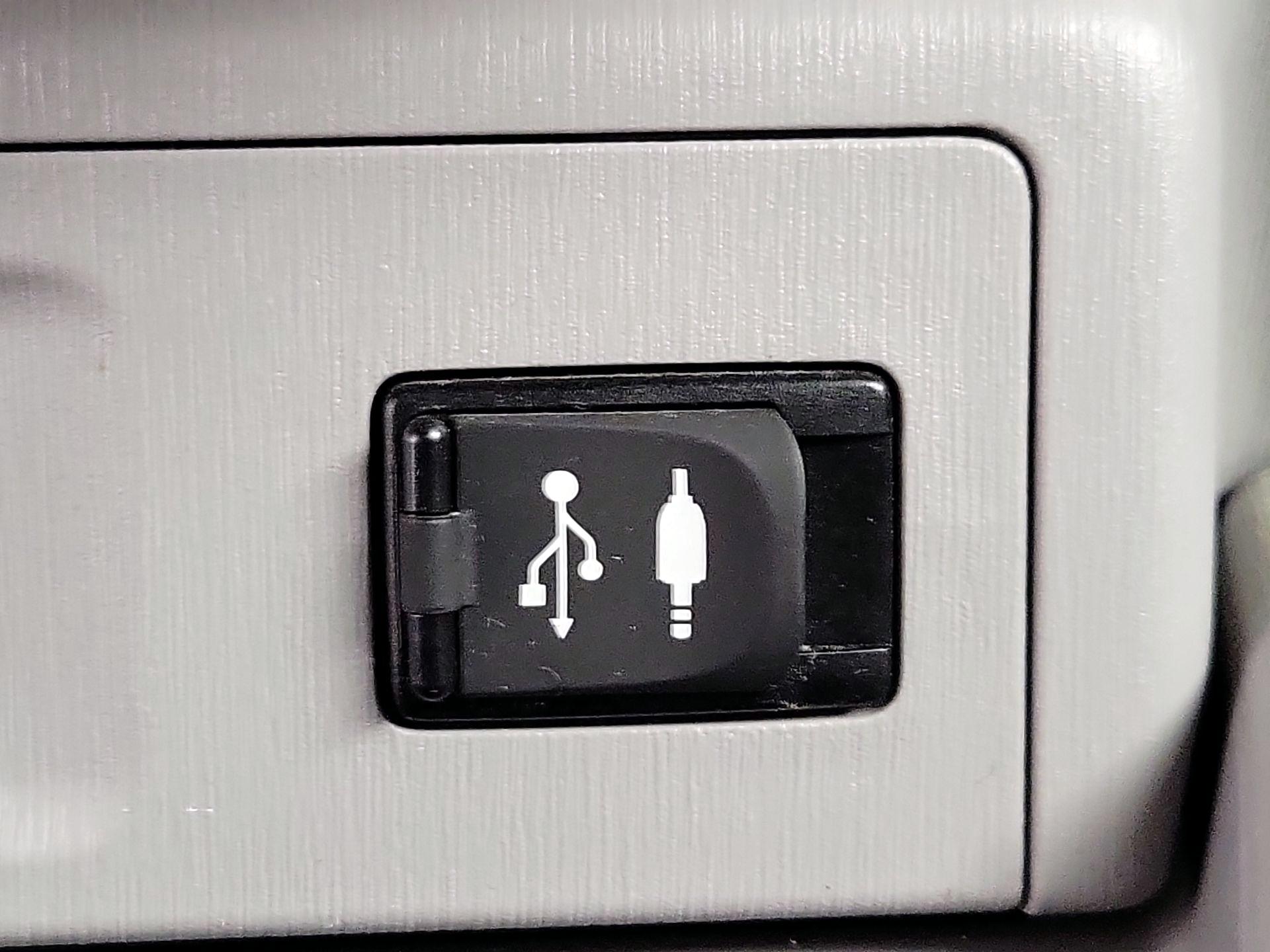 Thumbnail: 2017 Toyota Prius v - 19