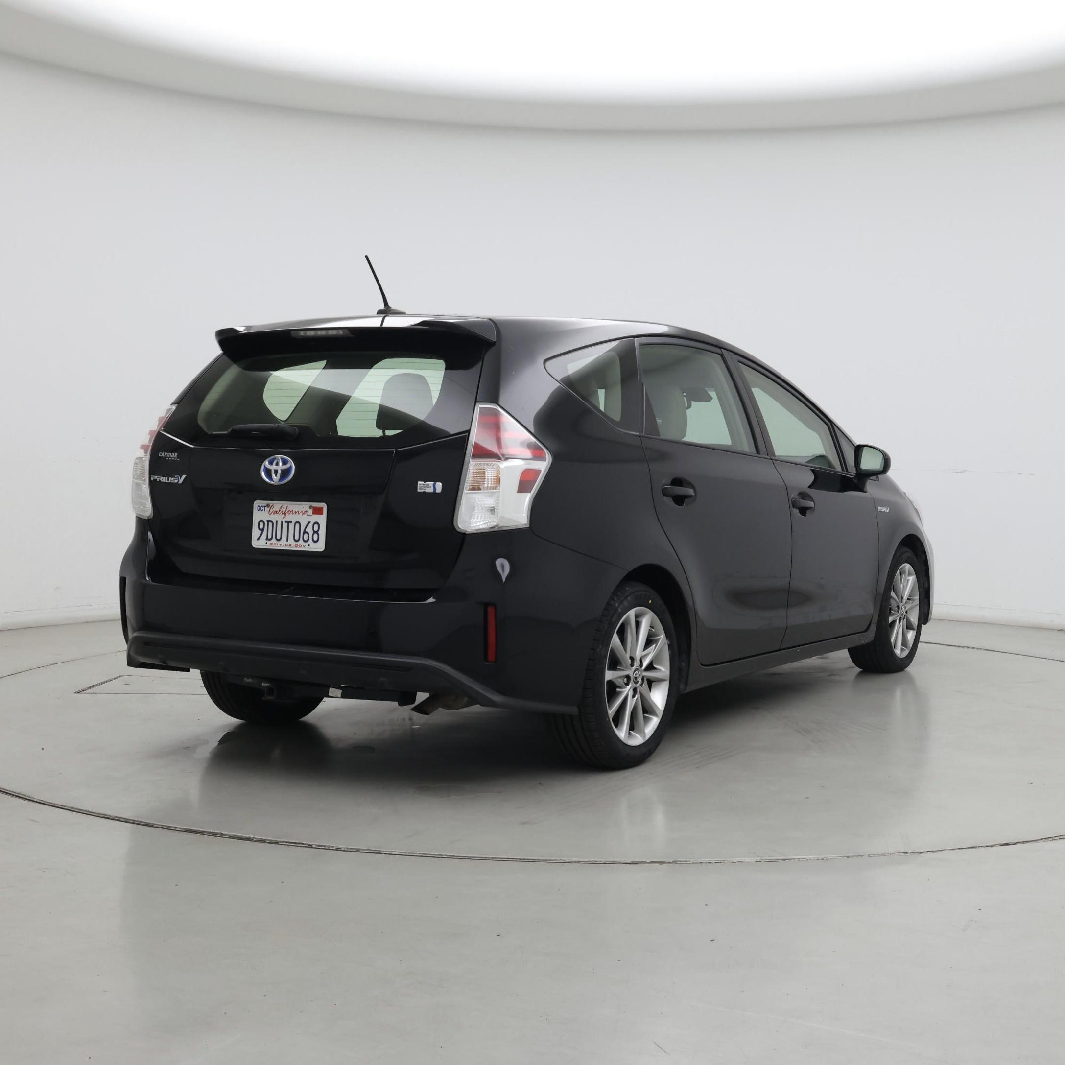 Thumbnail: 2017 Toyota Prius v - 8