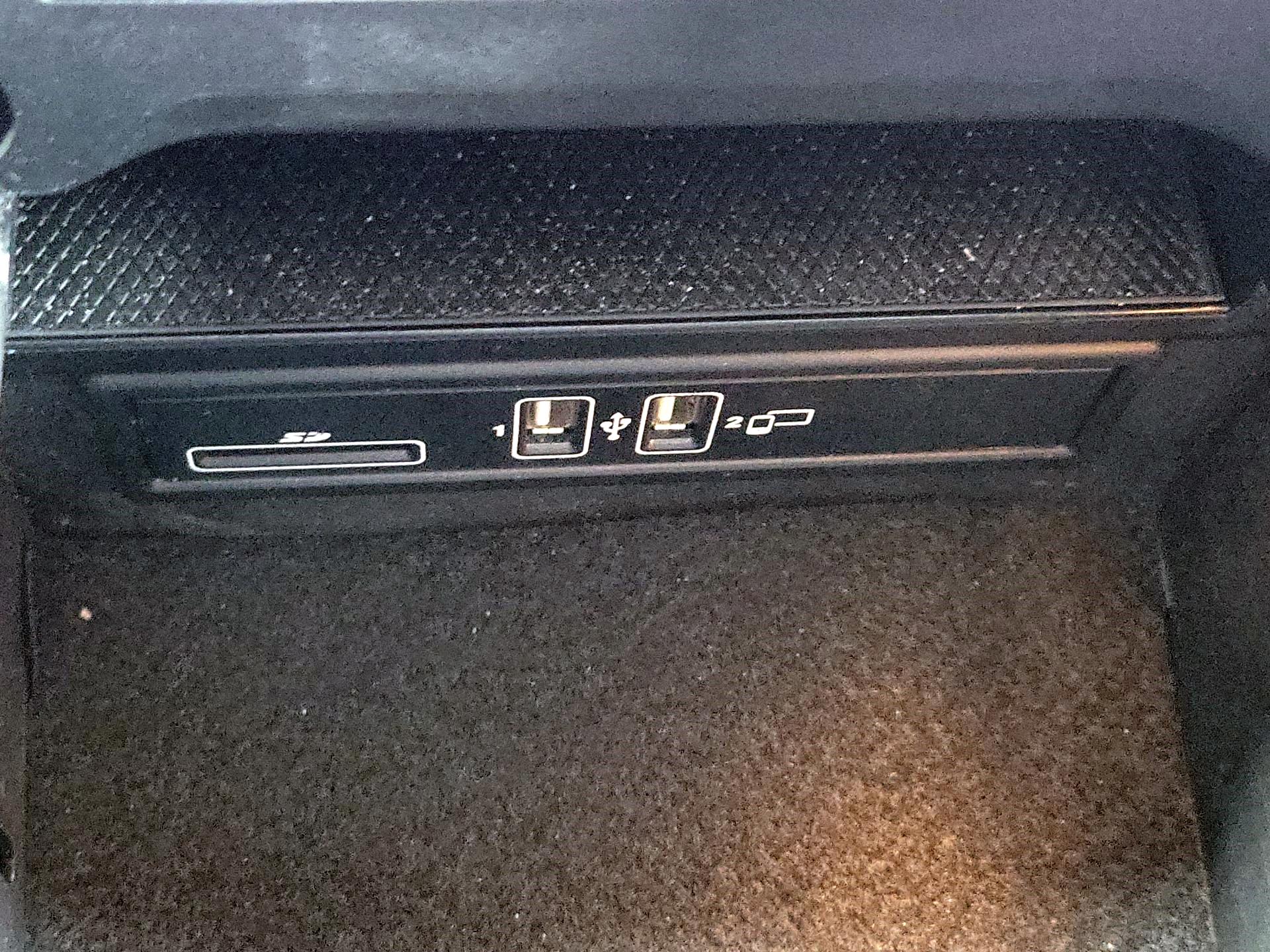 Thumbnail: 2020 Mercedes-Benz C-Class - 18