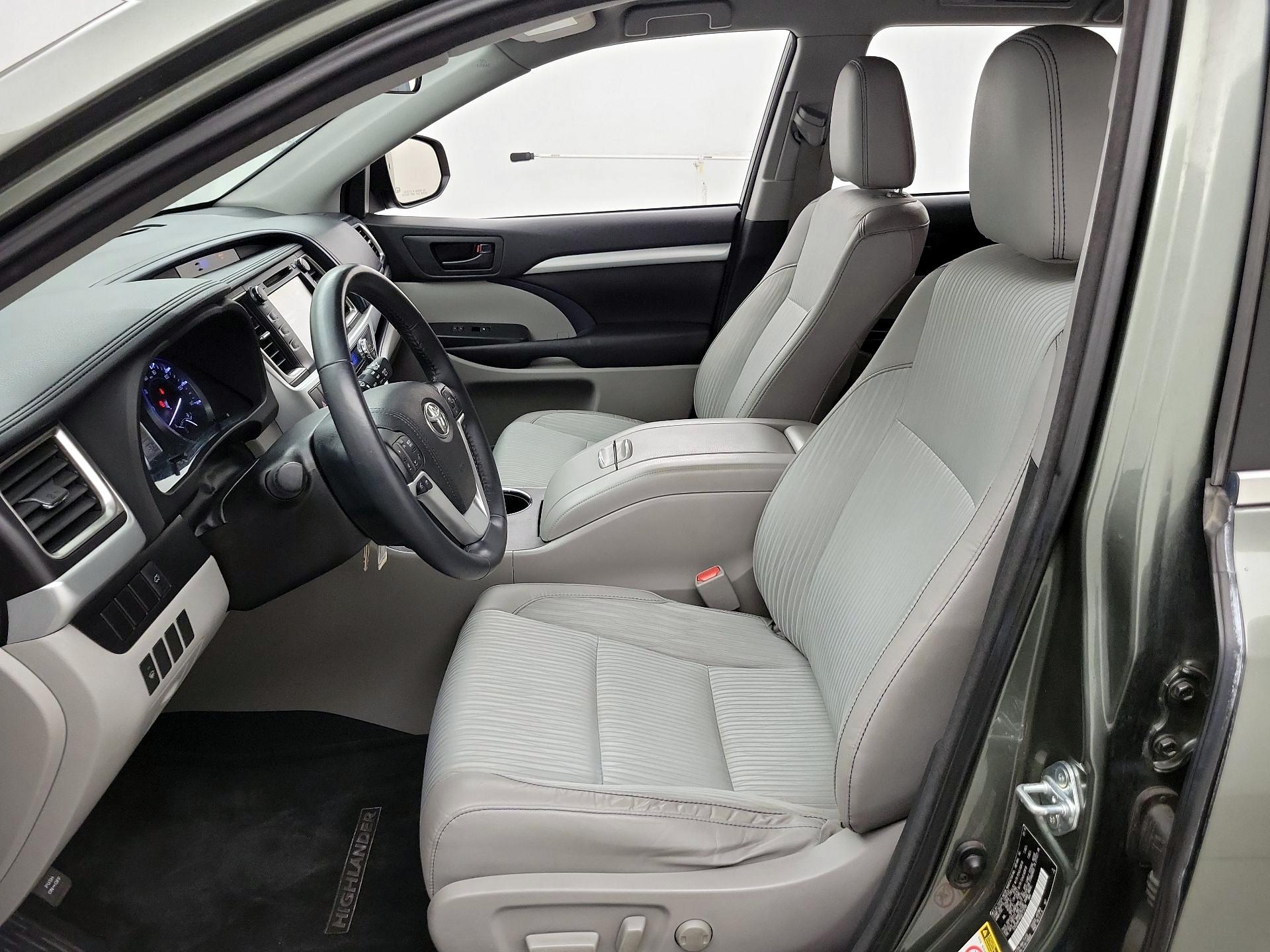 Thumbnail: 2016 Toyota Highlander - 11