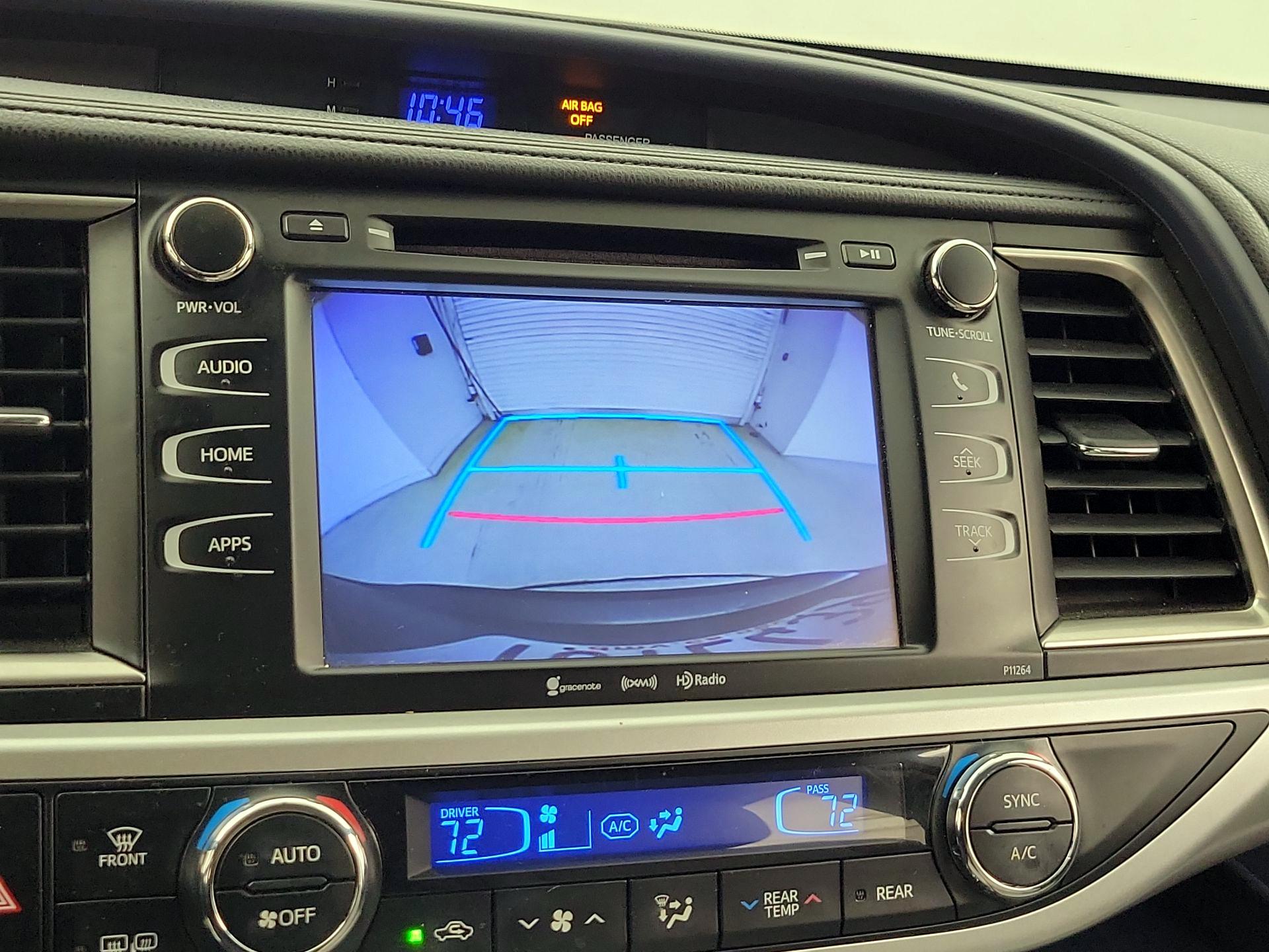 Thumbnail: 2016 Toyota Highlander - 14