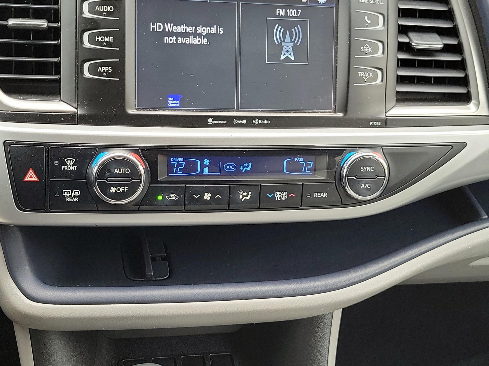 Thumbnail: 2016 Toyota Highlander - 16