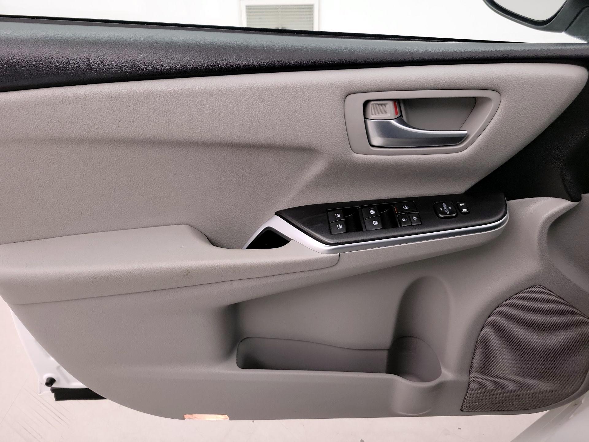 Thumbnail: 2017 Toyota Camry - 12