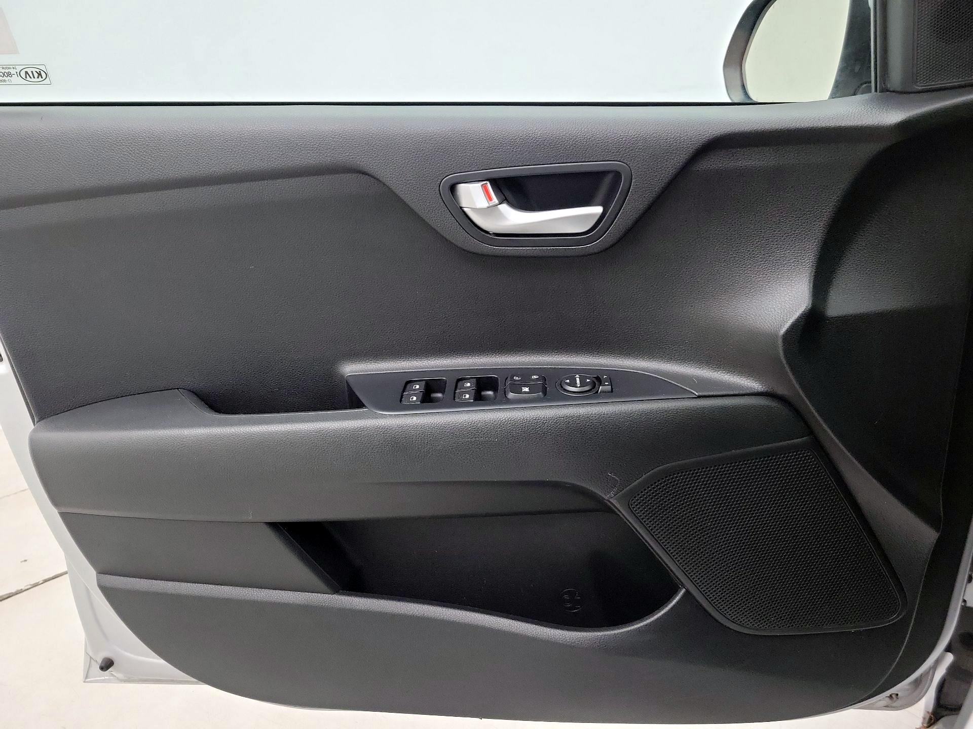 Thumbnail: 2021 Kia Rio - 12