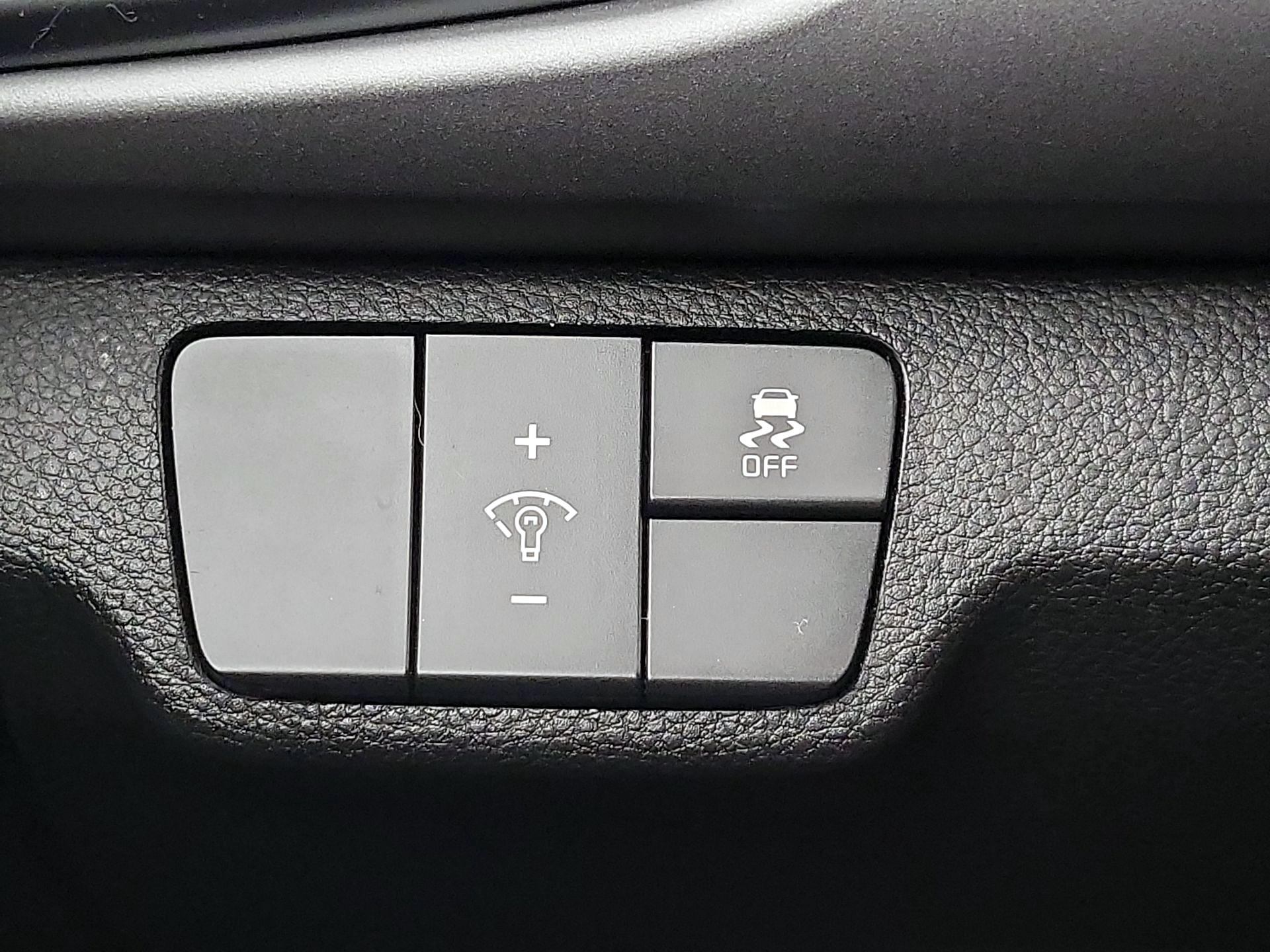 Thumbnail: 2021 Kia Rio - 13