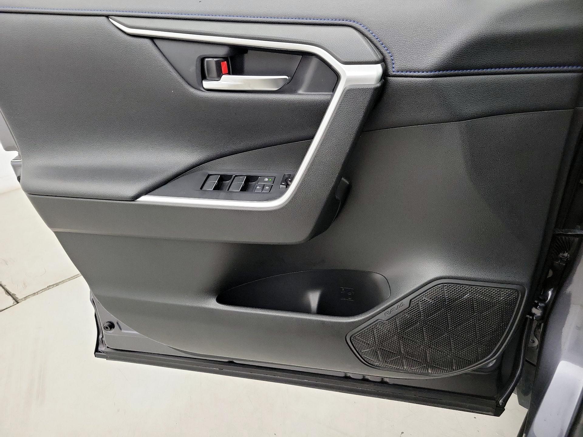 Thumbnail: 2020 Toyota RAV4 - 12