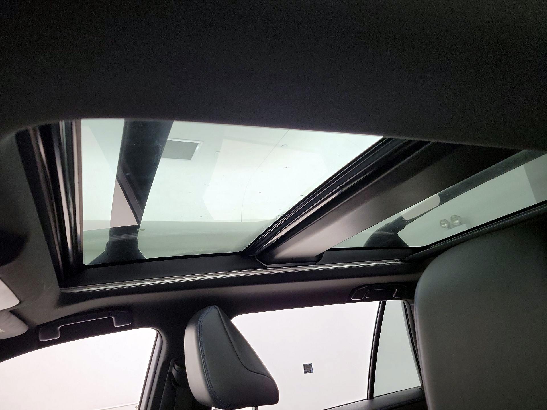 Thumbnail: 2020 Toyota RAV4 - 20