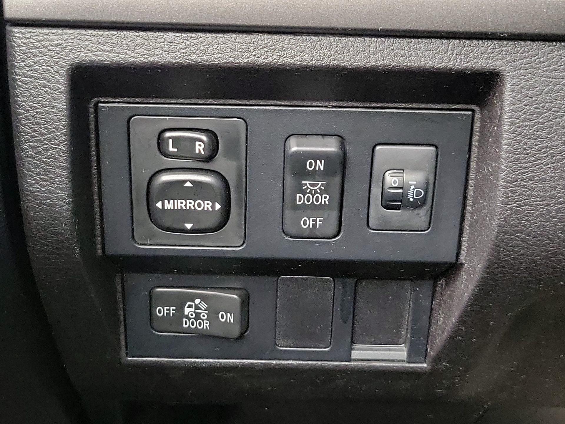 Thumbnail: 2015 Toyota Tundra - 13