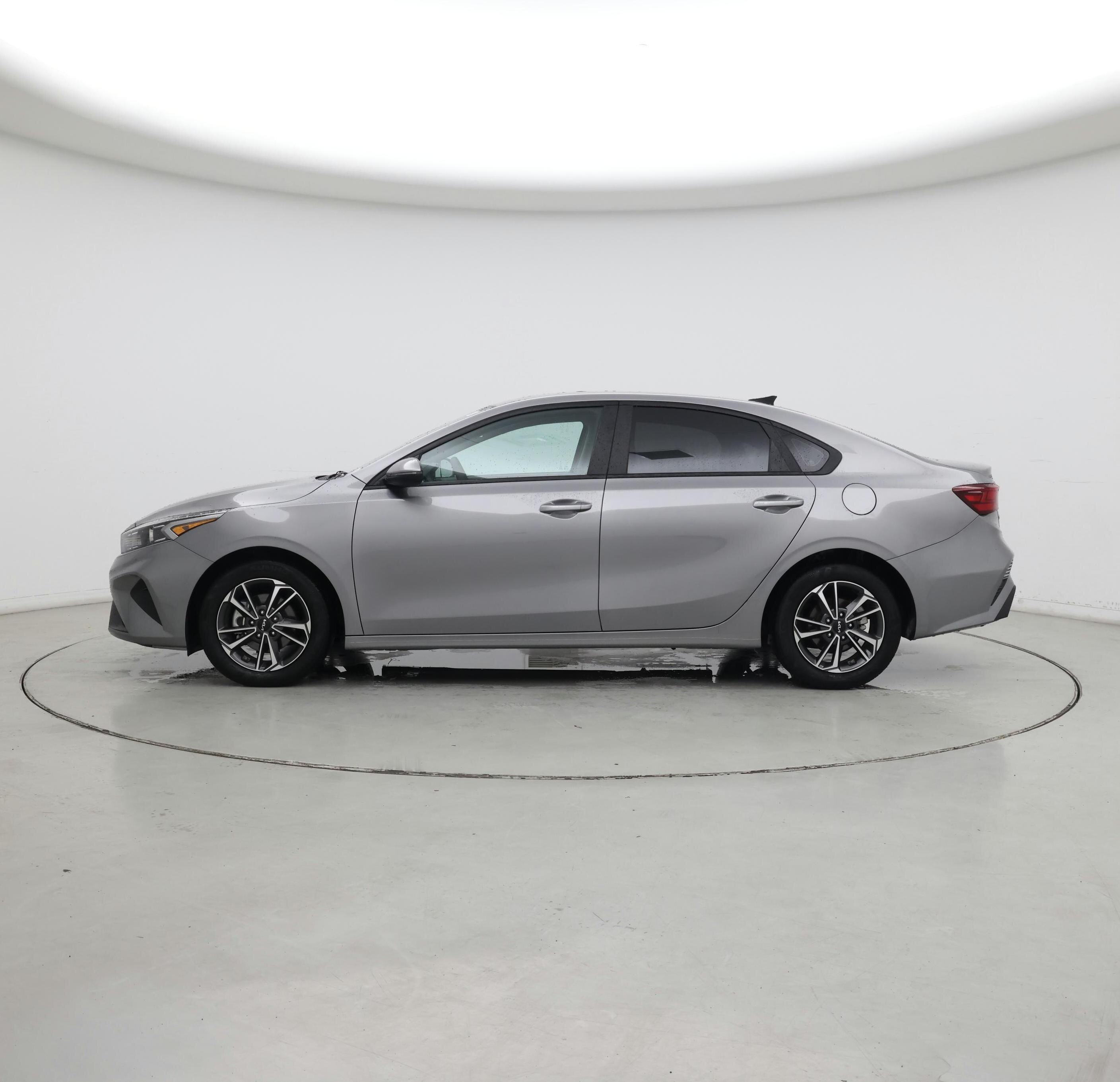 Thumbnail: 2023 Kia Forte - 3