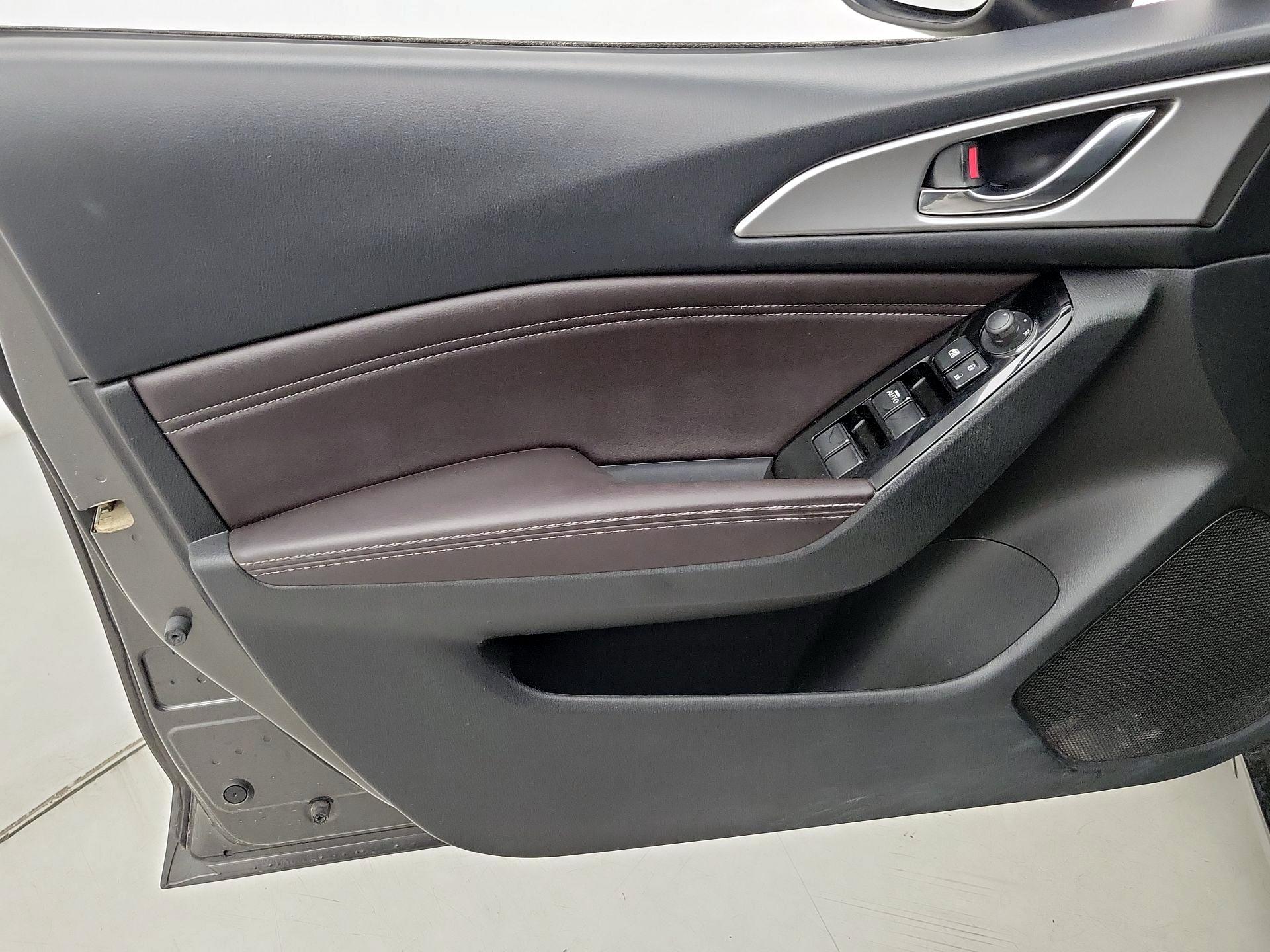 Thumbnail: 2018 Mazda Mazda3 - 12