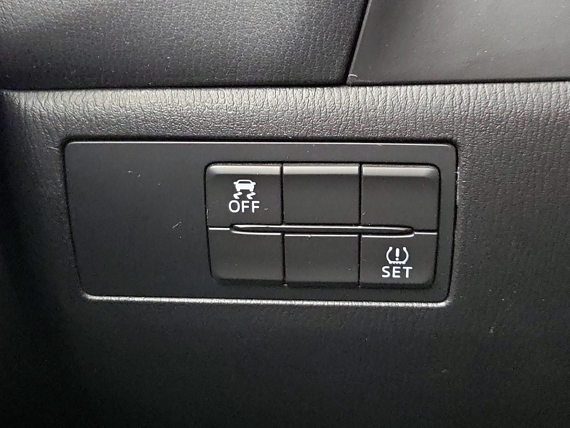 Thumbnail: 2018 Mazda Mazda3 - 13