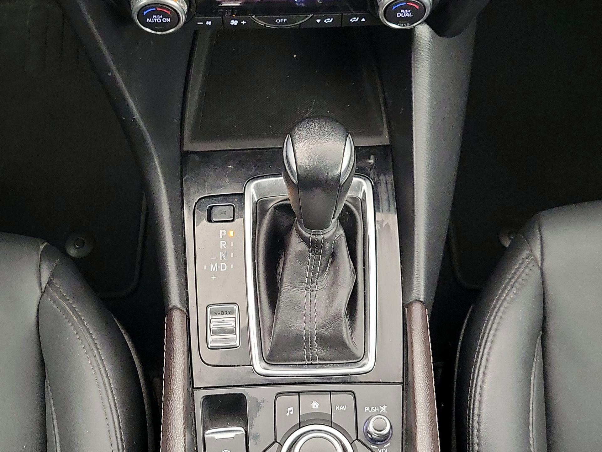 Thumbnail: 2018 Mazda Mazda3 - 17