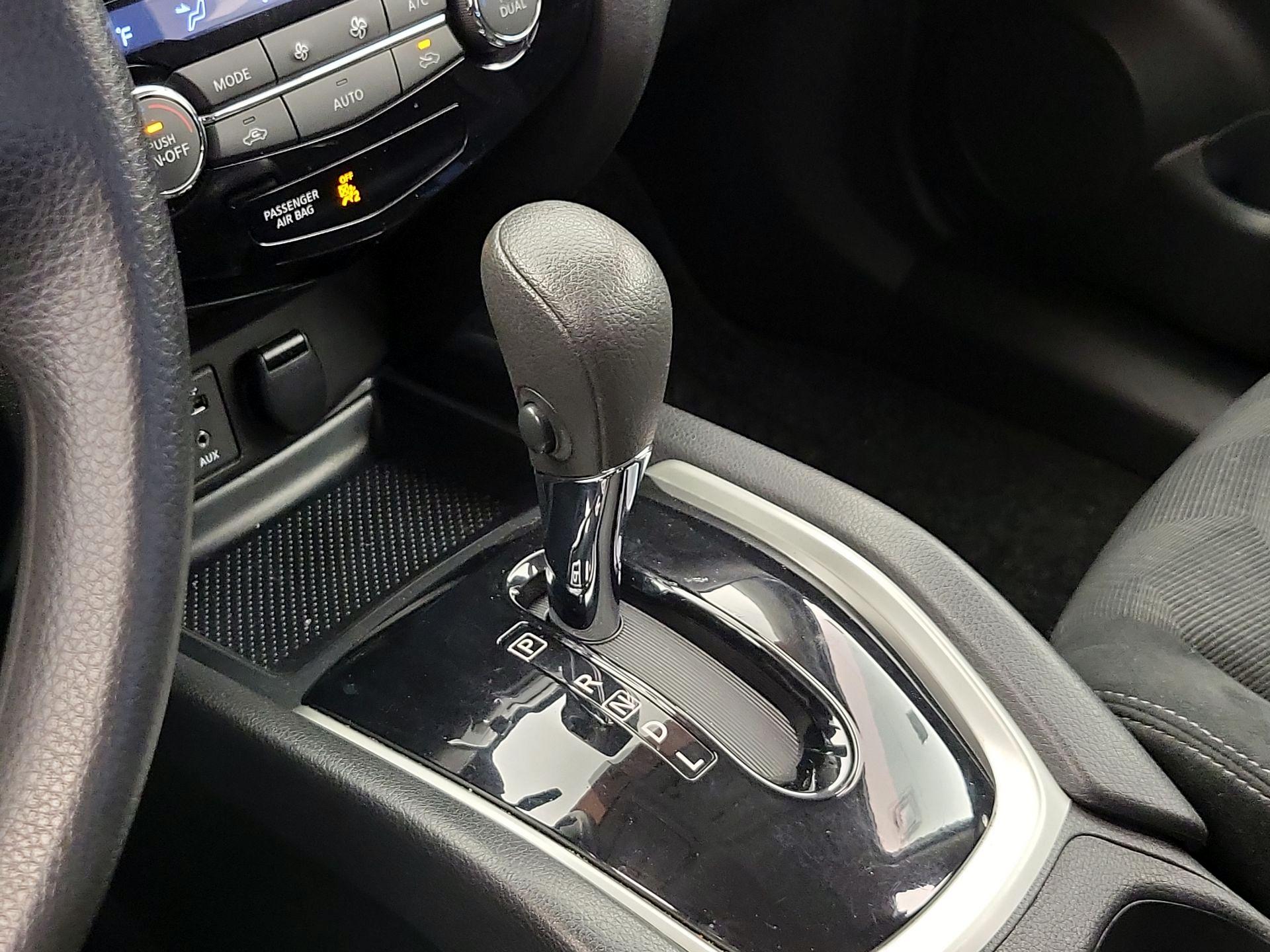 Thumbnail: 2016 Nissan Rogue - 17