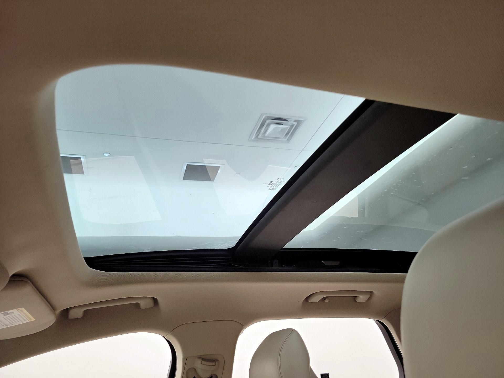 Thumbnail: 2017 Lincoln MKC - 20