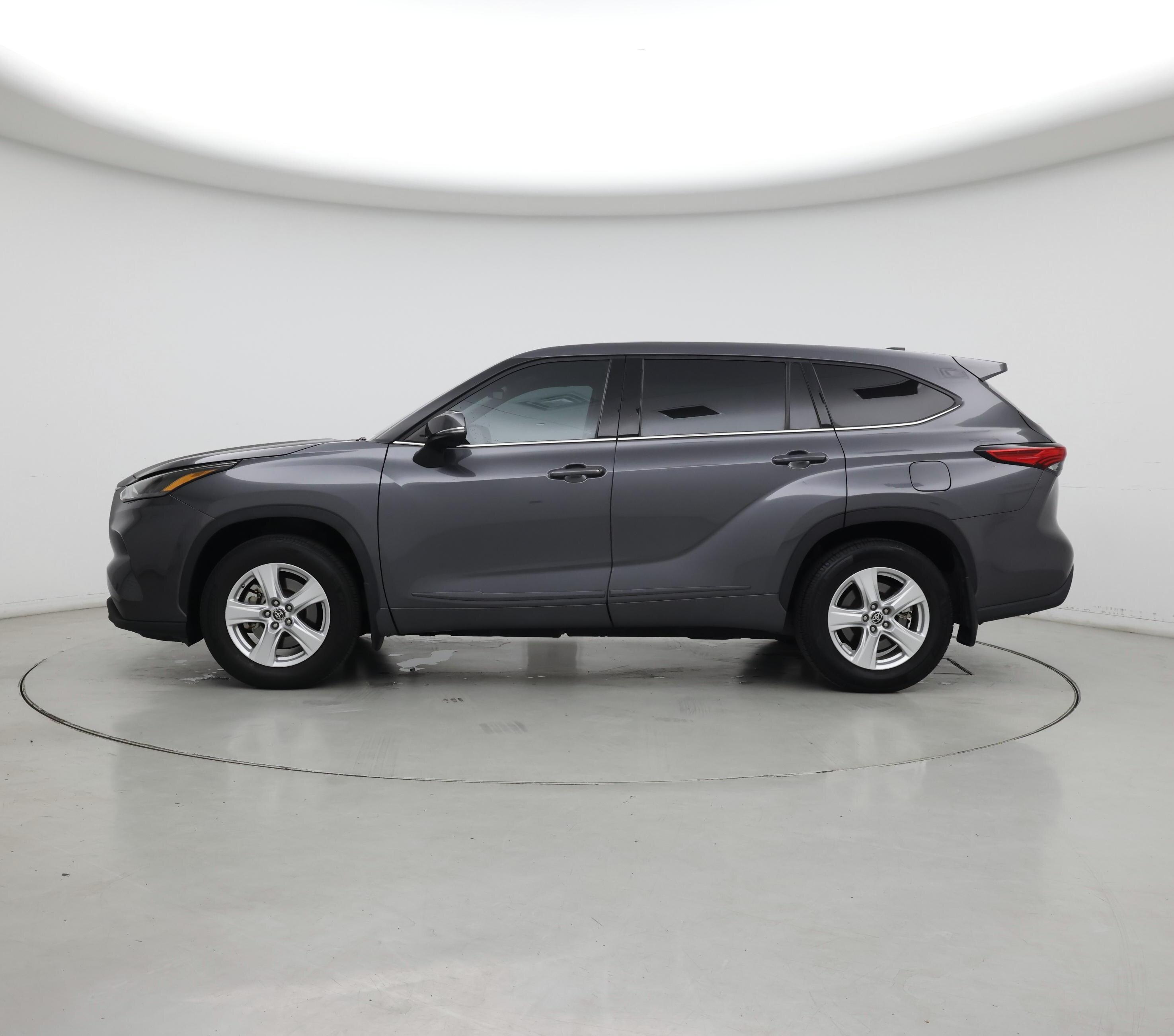 Thumbnail: 2022 Toyota Highlander - 3