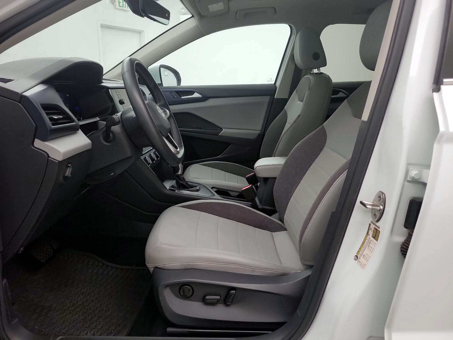 Thumbnail: 2022 Volkswagen Taos - 11