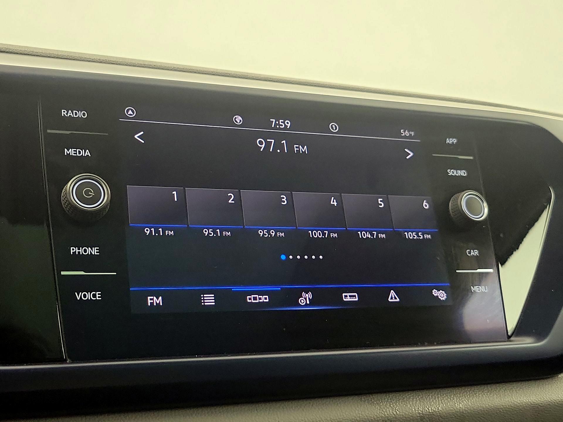 Thumbnail: 2022 Volkswagen Taos - 15