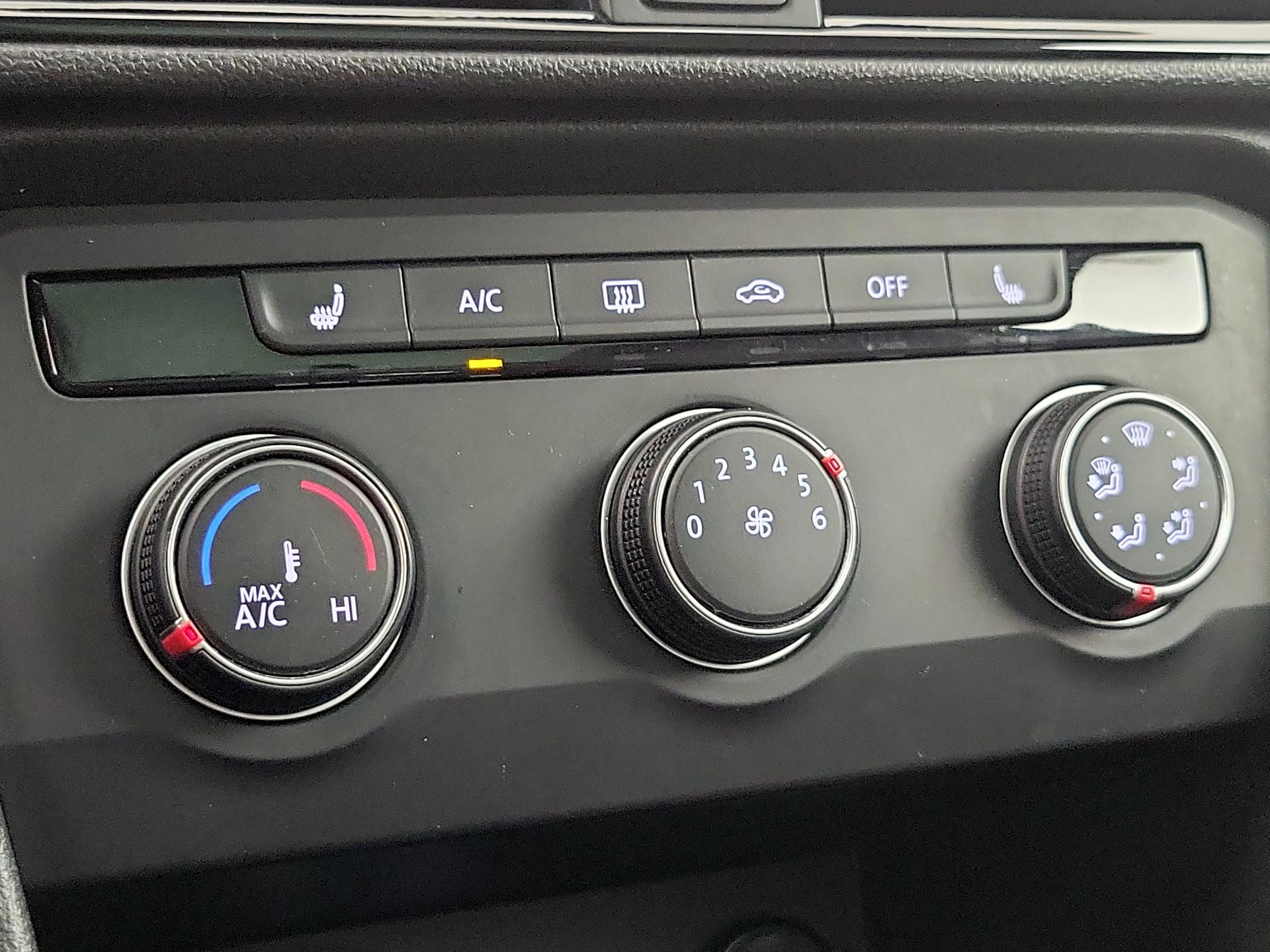 Thumbnail: 2022 Volkswagen Taos - 16