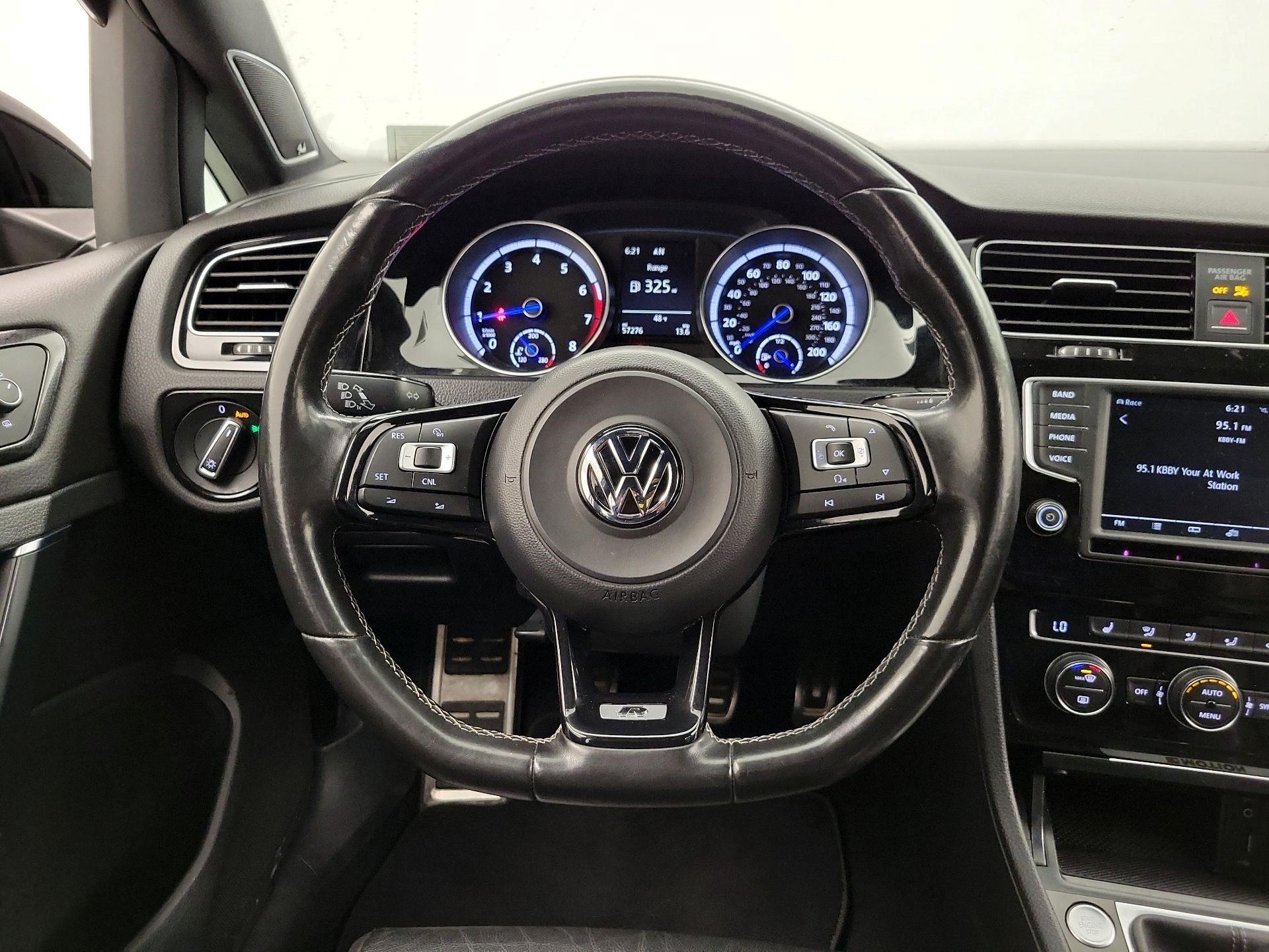 Thumbnail: 2016 Volkswagen Golf - 10